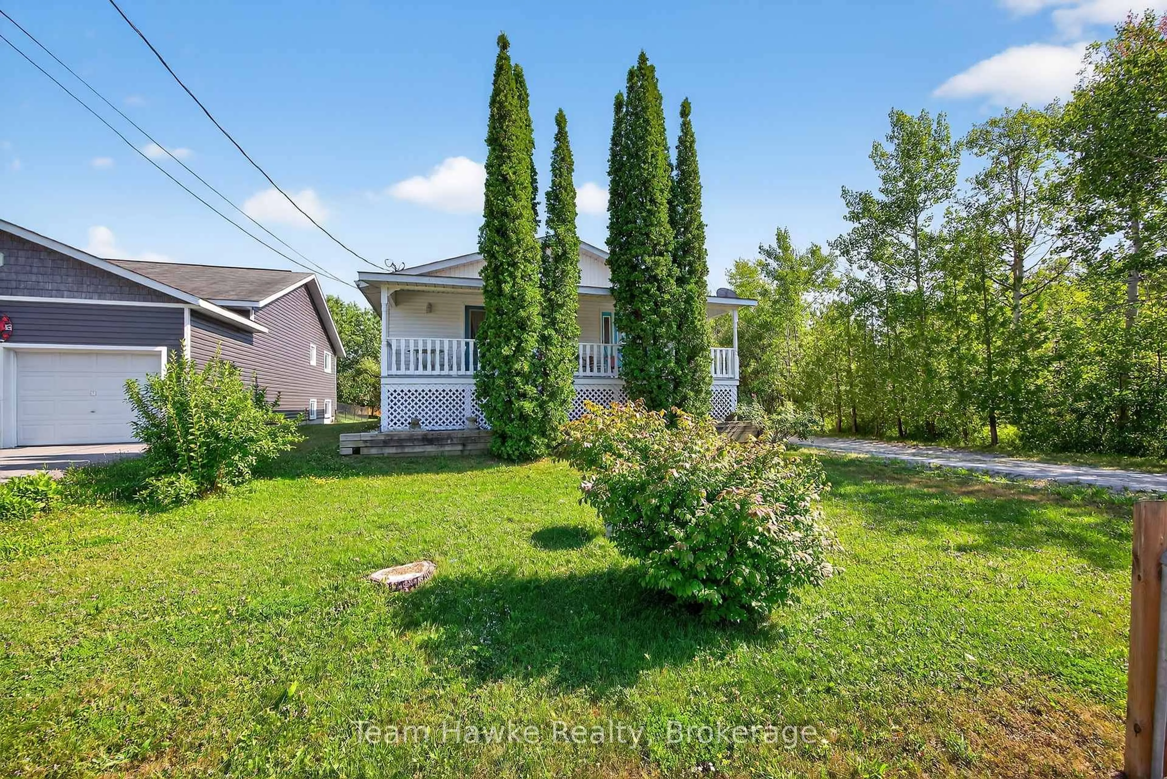 A pic from outside/outdoor area/front of a property/back of a property/a pic from drone, street for 203 Woodlands Ave, Tay Ontario L0K 1R0