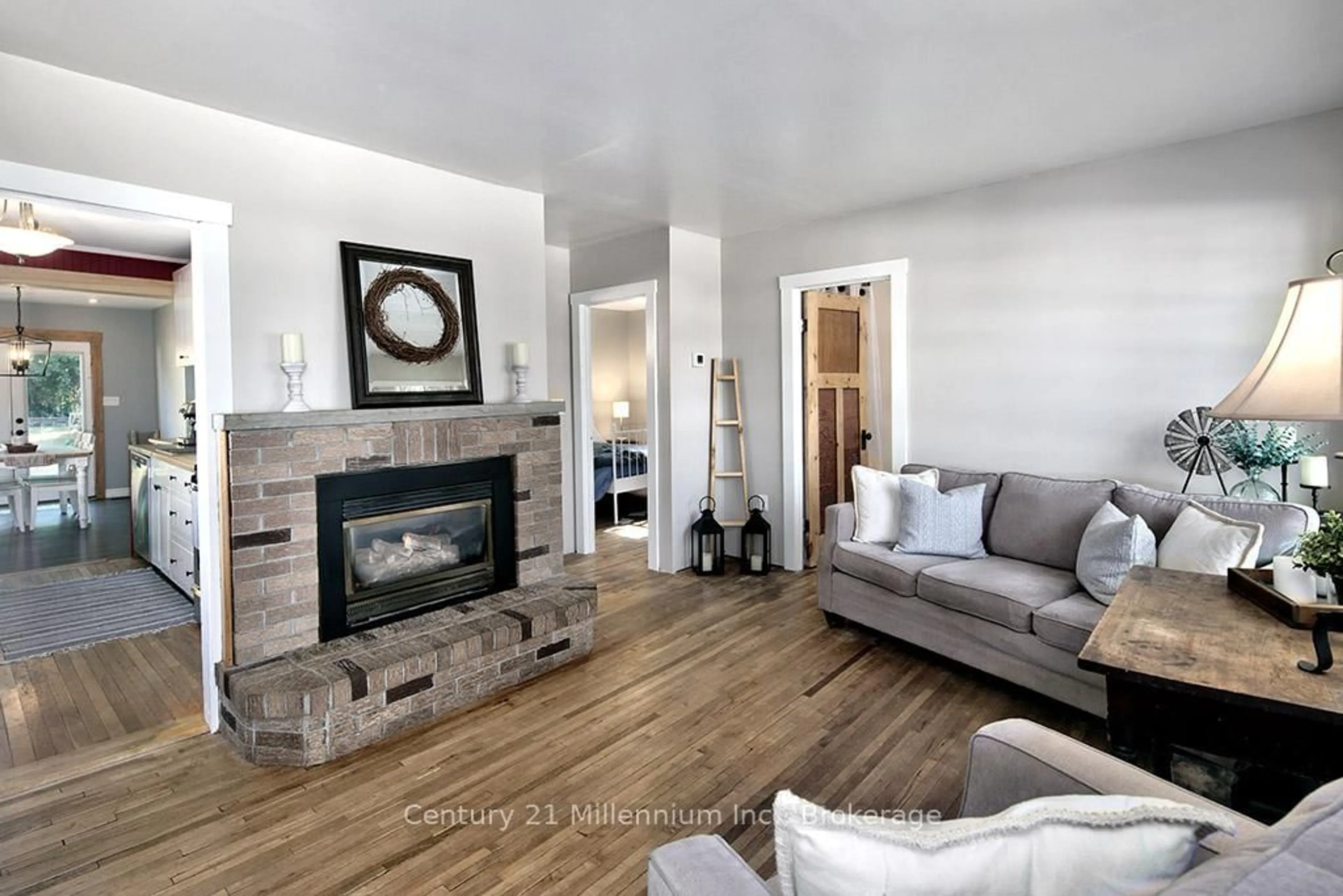 Living room with furniture, unknown for 66 Ninth St, Collingwood Ontario L9Y 2G2
