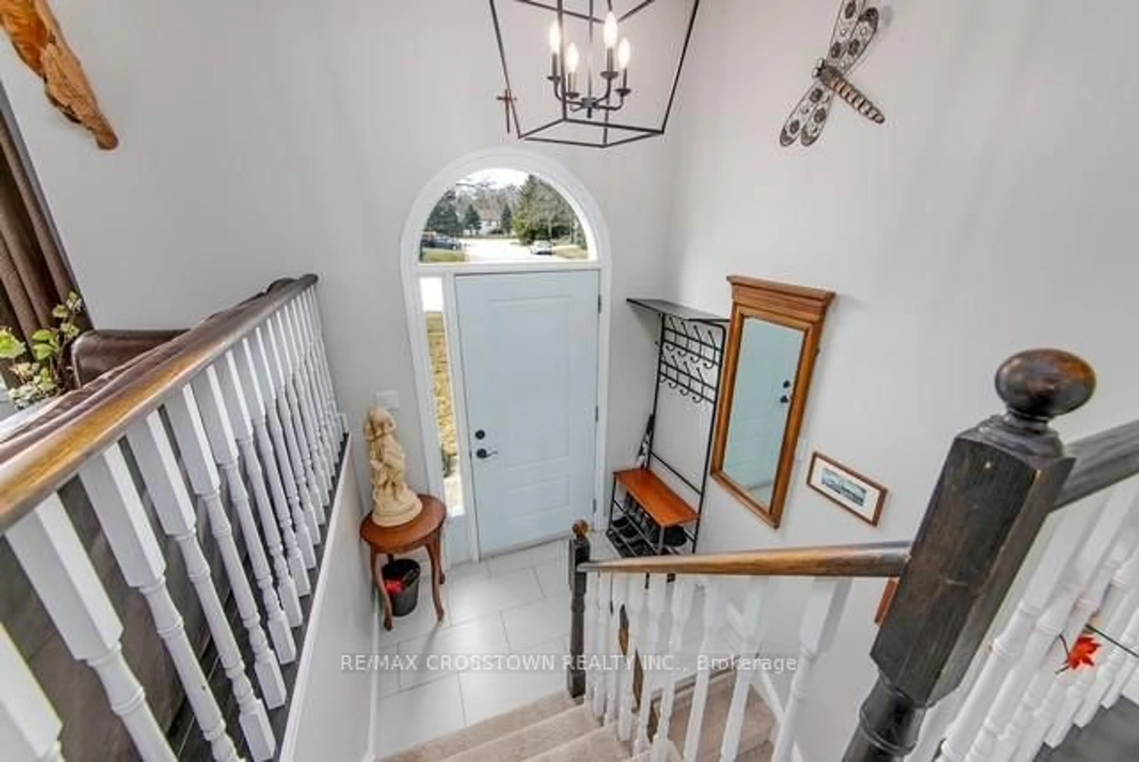 Indoor foyer for 13 Harbour Cres, Wasaga Beach Ontario L9Z 1G4