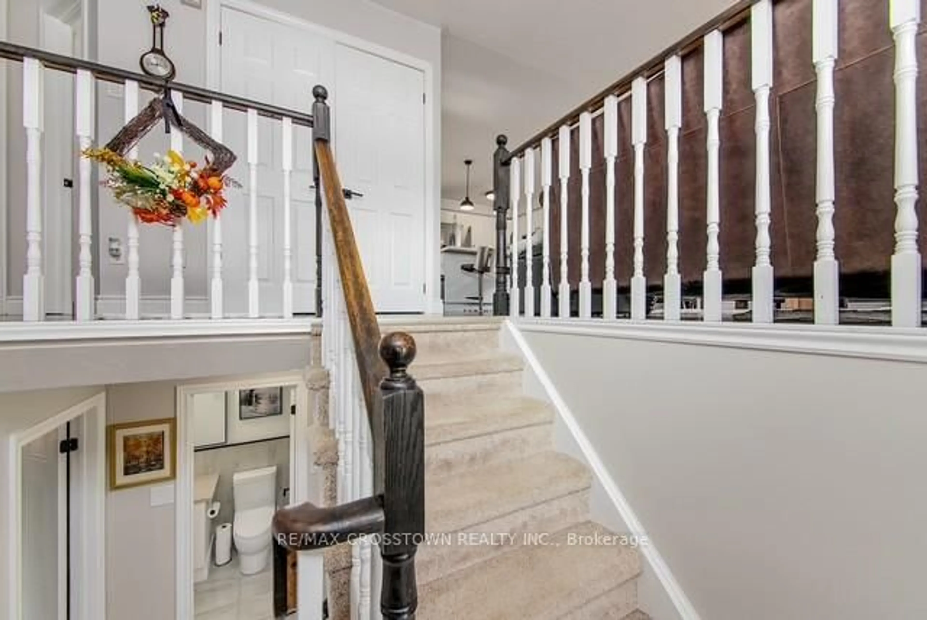 Indoor entryway for 13 Harbour Cres, Wasaga Beach Ontario L9Z 1G4
