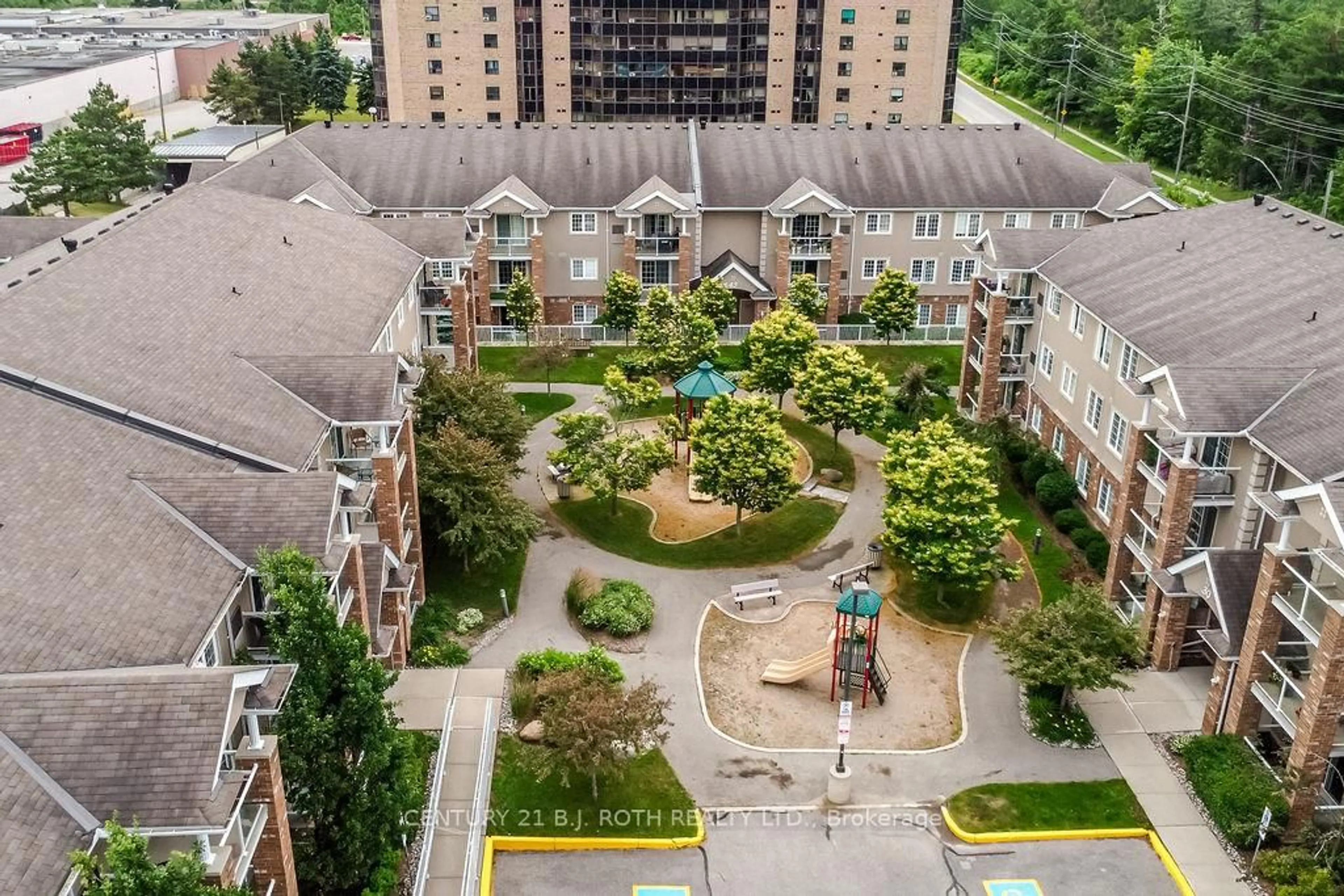 A pic from outside/outdoor area/front of a property/back of a property/a pic from drone, city buildings view from balcony for 43 Coulter St #15, Barrie Ontario L4N 6L9