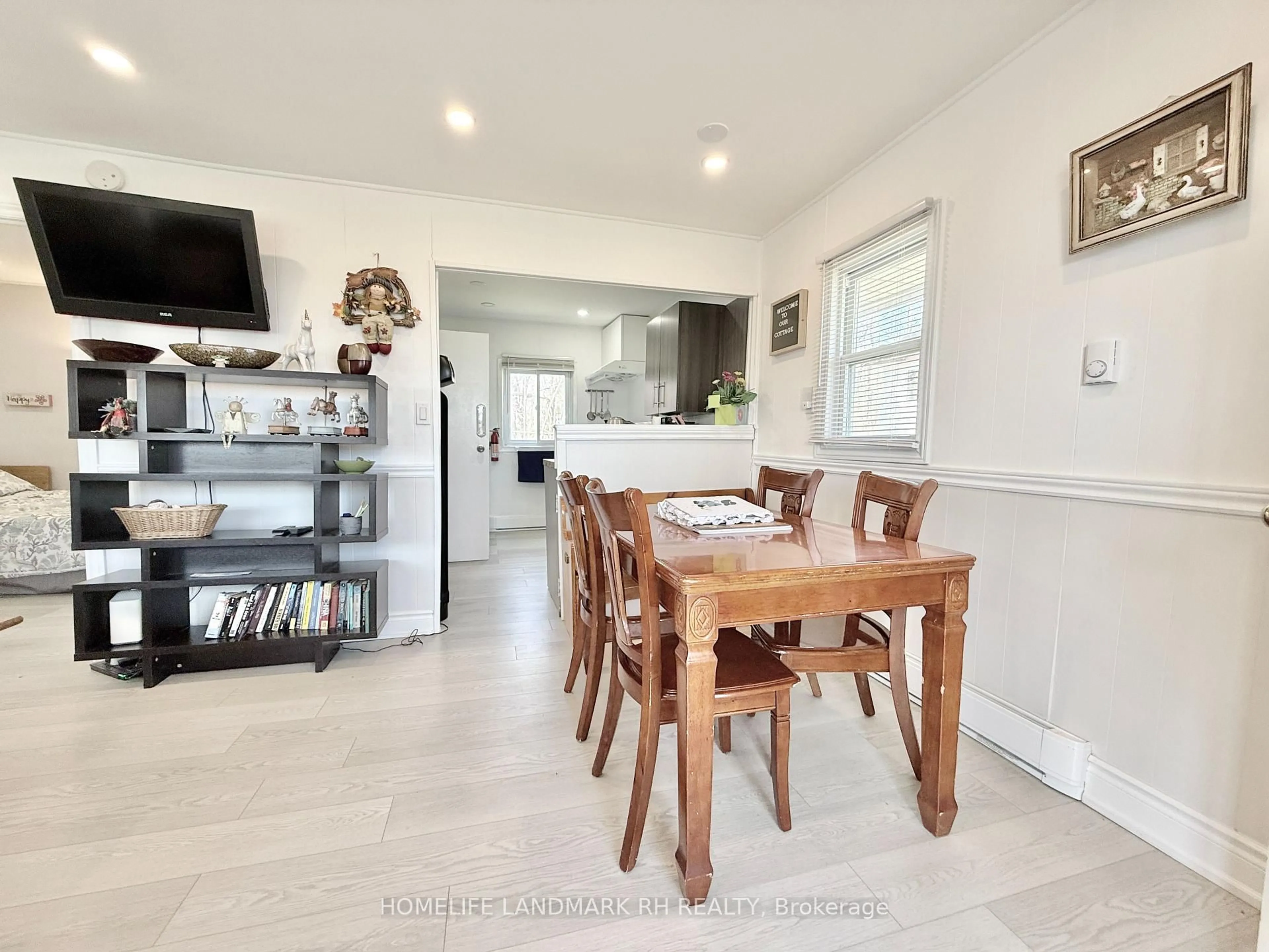 Open concept kitchen, ceramic/tile floor for 1654 Viking Marina Rd, Severn Ontario L0K 2C0