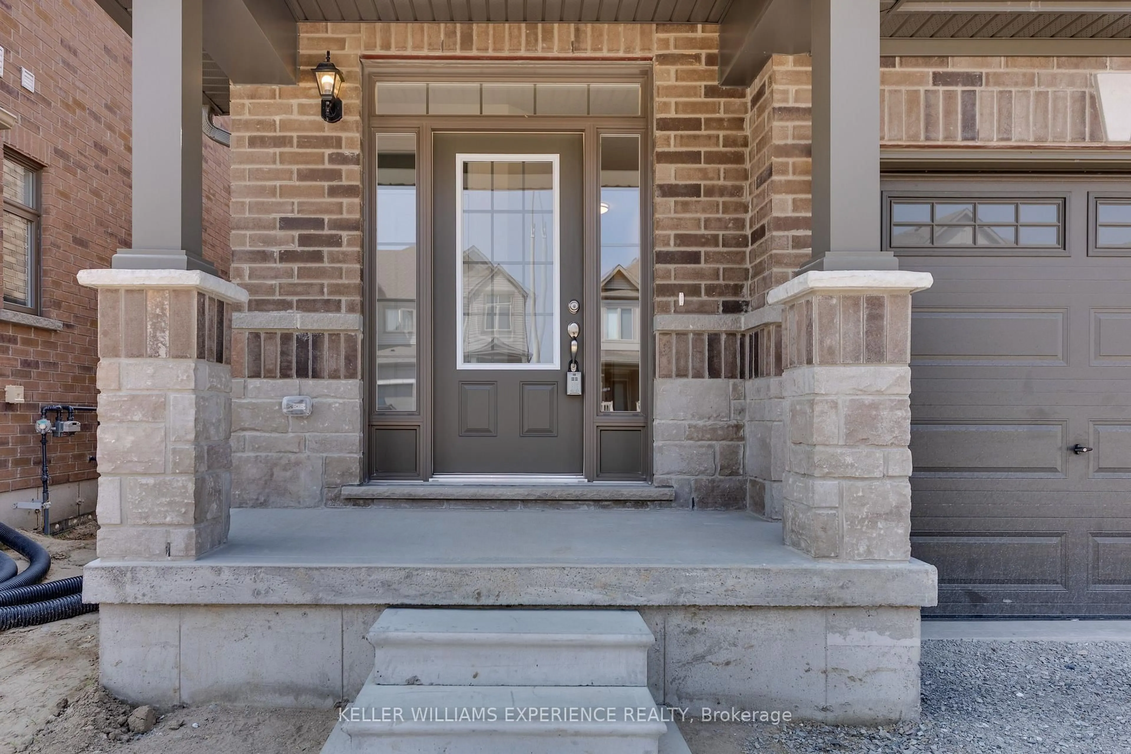 Indoor entryway for 54 Sagewood Ave, Barrie Ontario L9J 0K5
