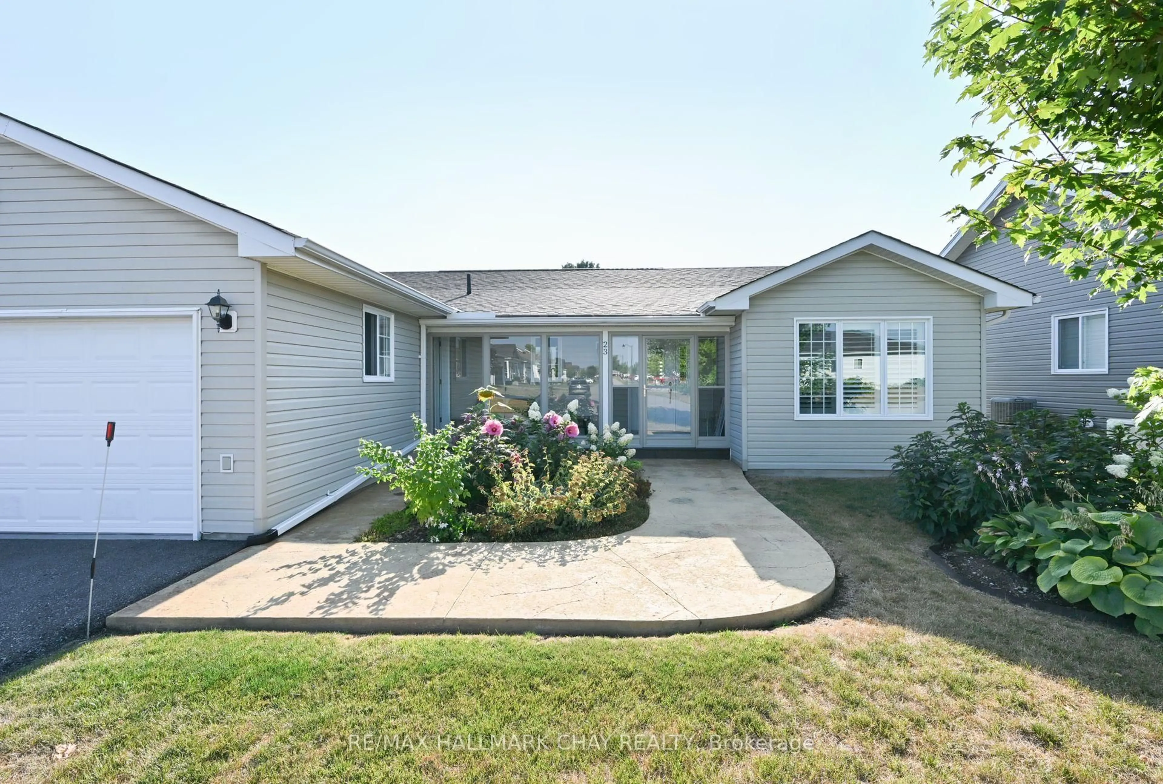 Home with vinyl exterior material, street for 23 Sinclair Cres, Ramara Ontario L3V 0L3