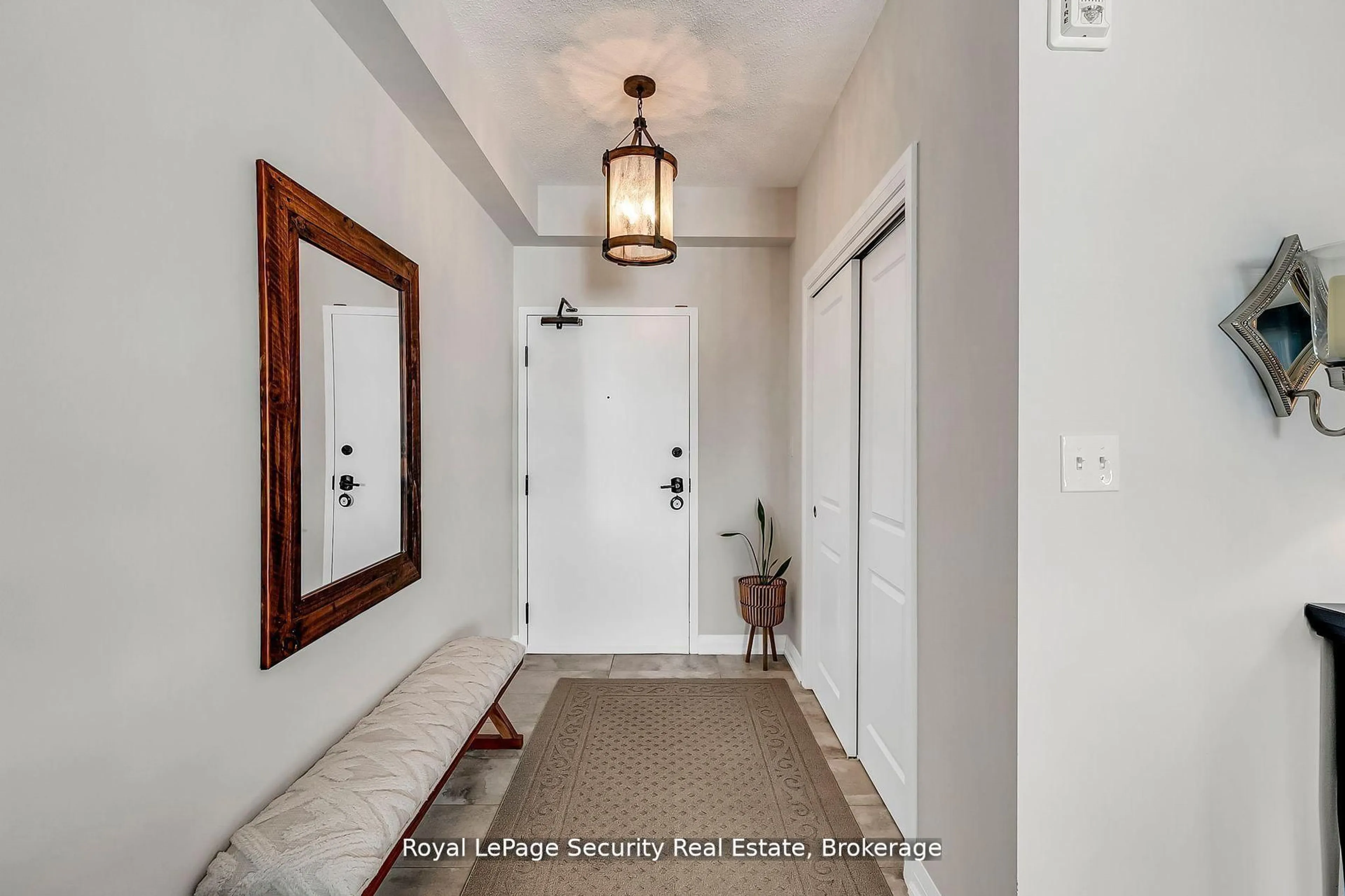 Indoor entryway for 54 Koda St #217, Barrie Ontario L9J 0J6