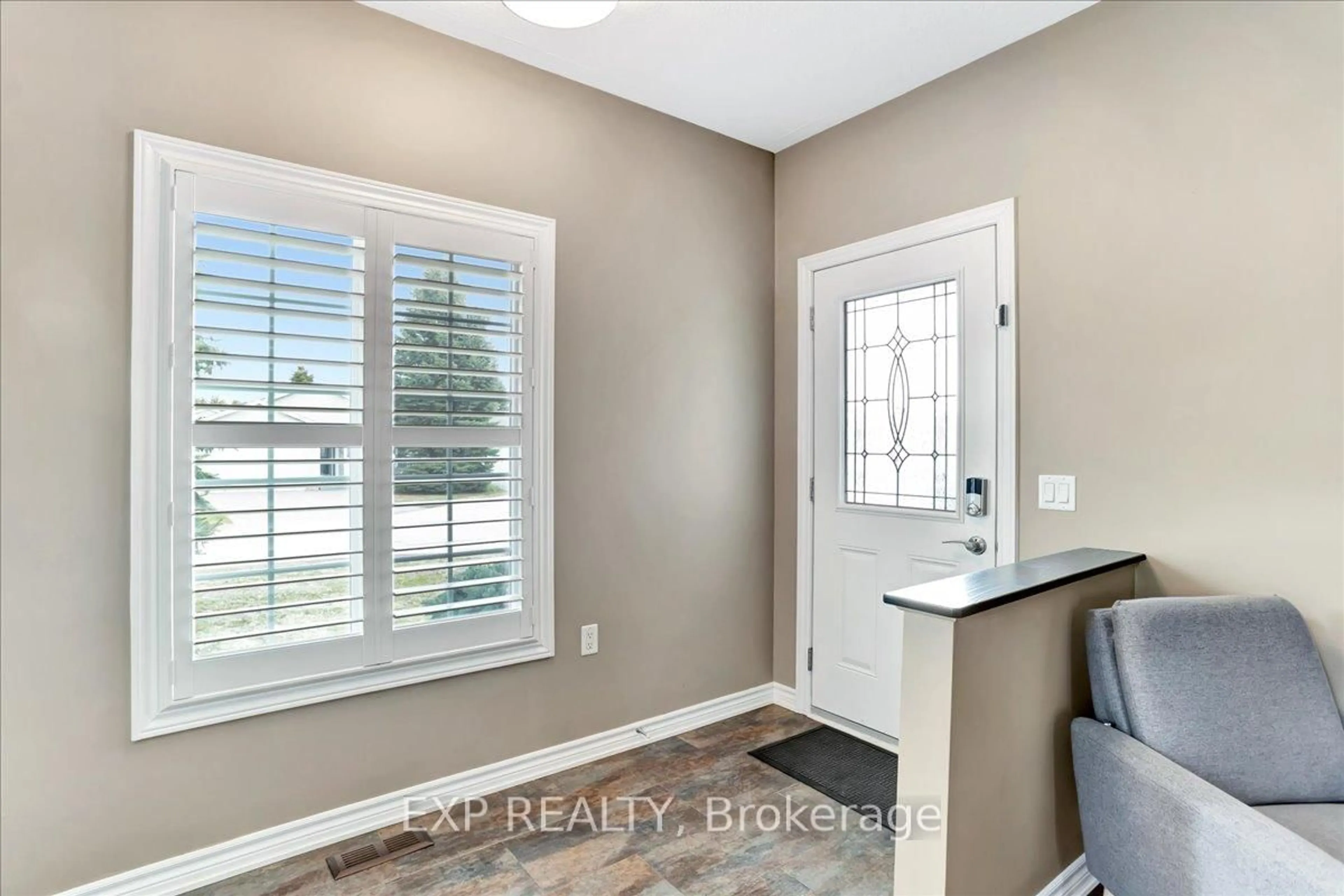 Indoor entryway for 10 ATLANTIC Ave, Wasaga Beach Ontario L9Z 3A8