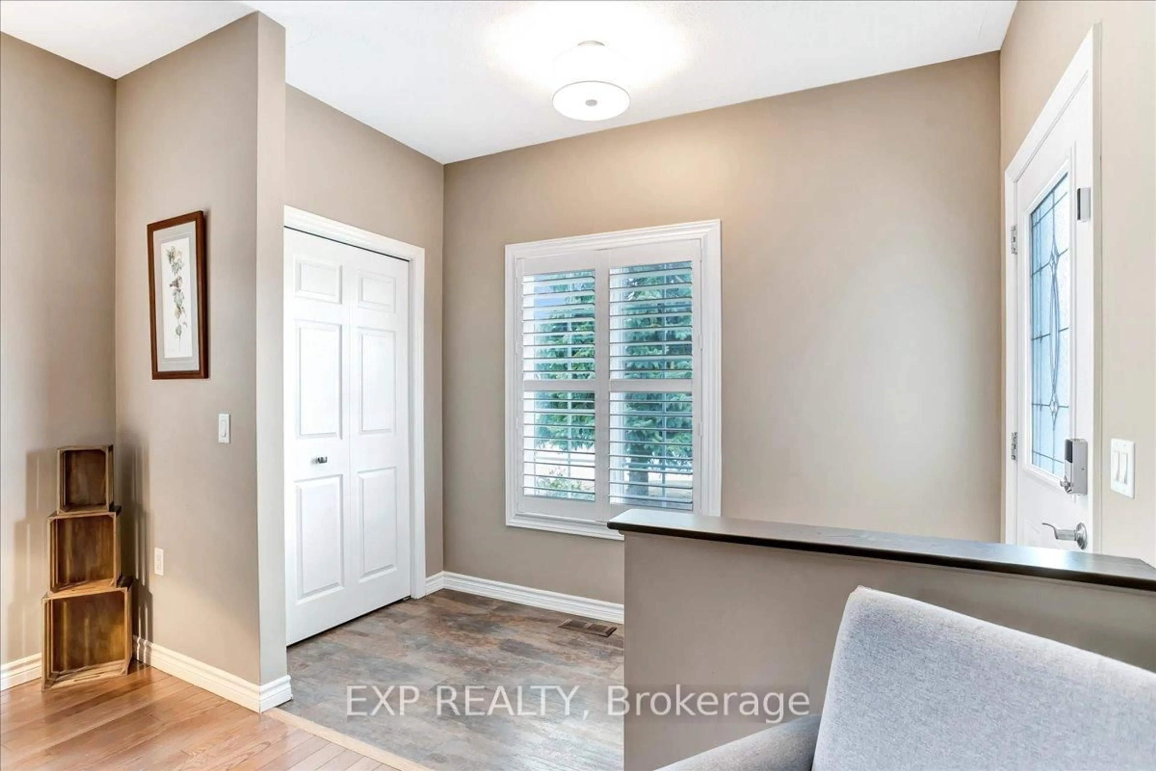 Indoor entryway for 10 ATLANTIC Ave, Wasaga Beach Ontario L9Z 3A8