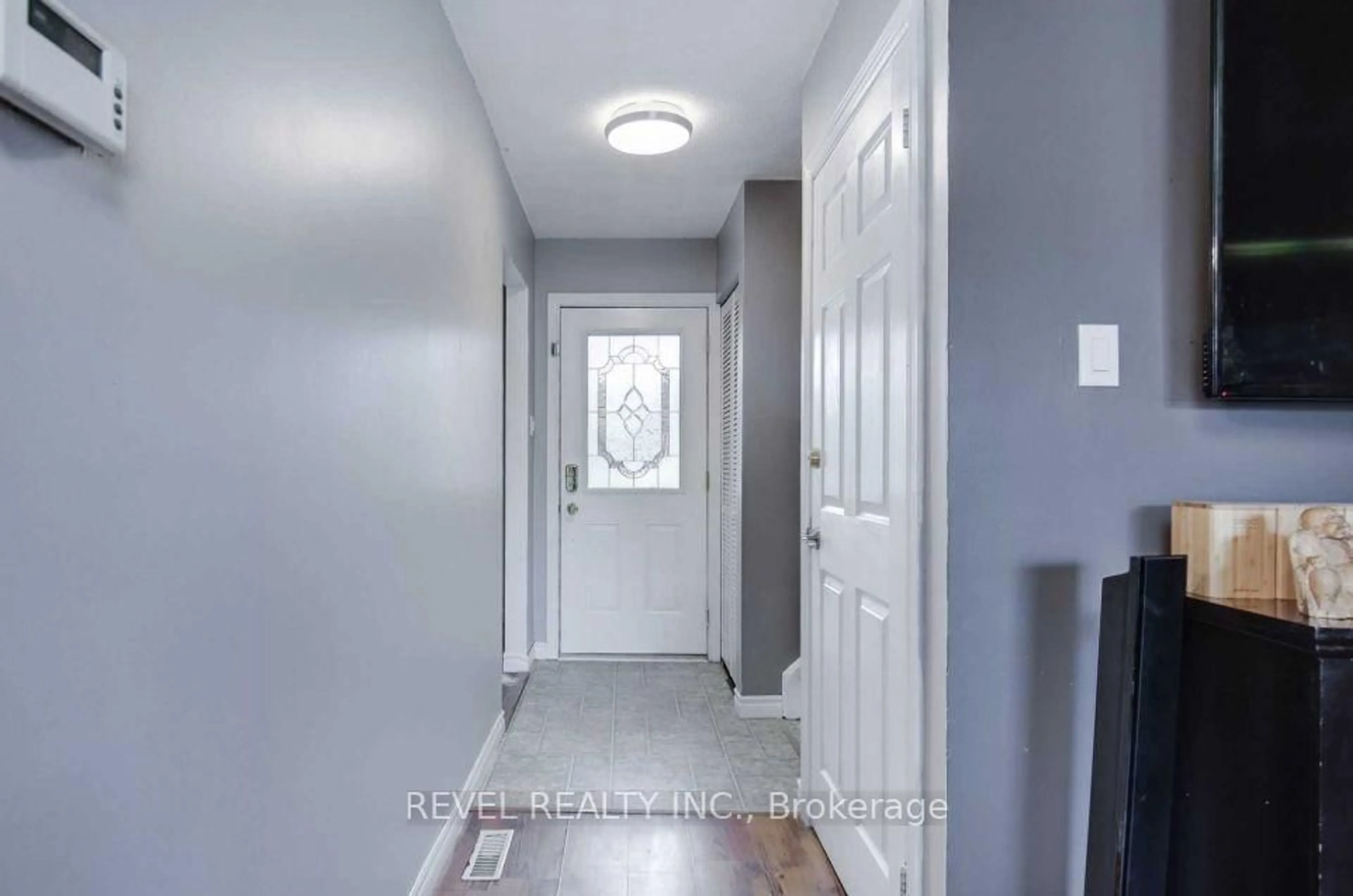 Indoor entryway for 24 Lampman Lane, Barrie Ontario L4N 5B1