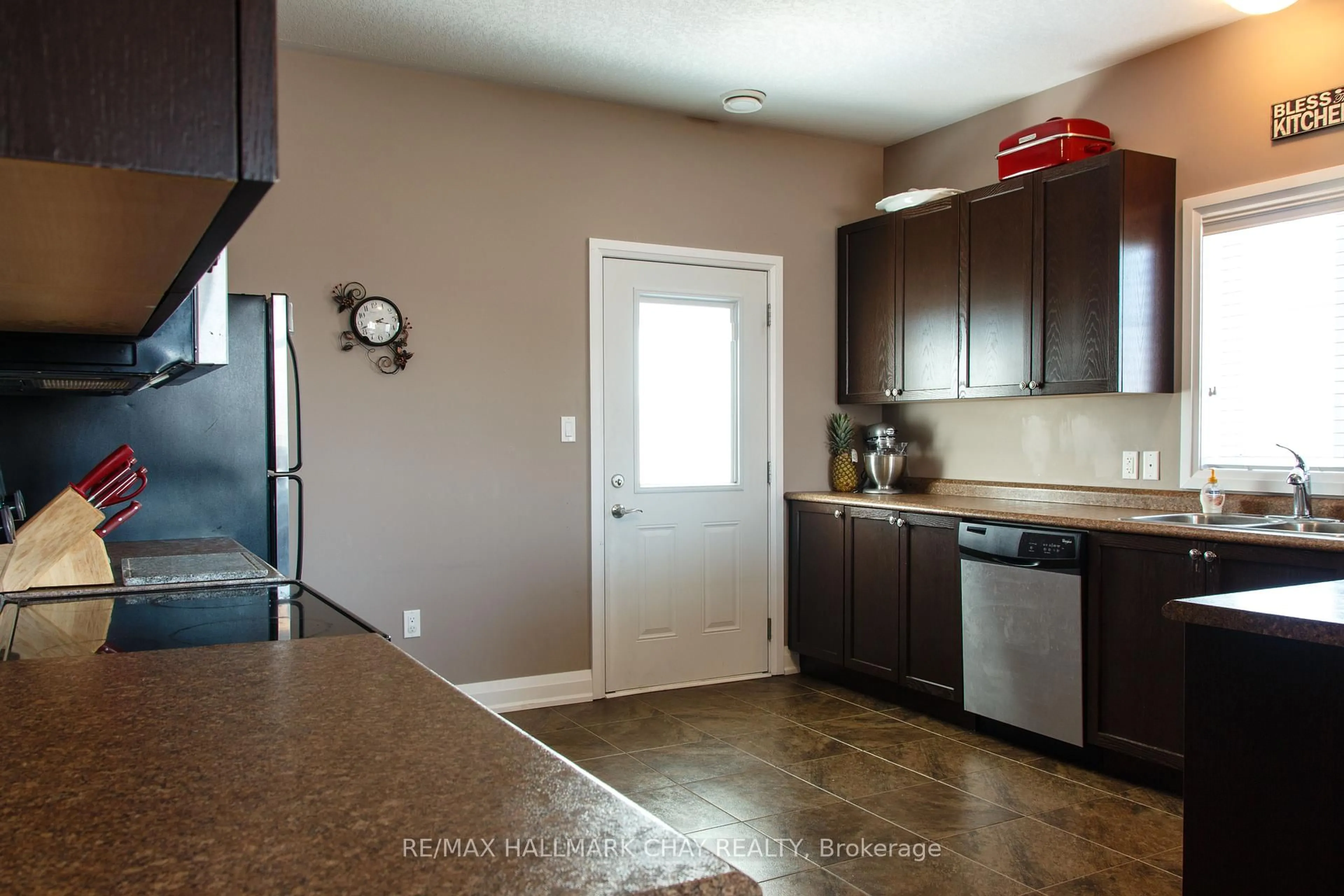 Unknown for 3939 Wood Ave, Severn Ontario L3V 0T9