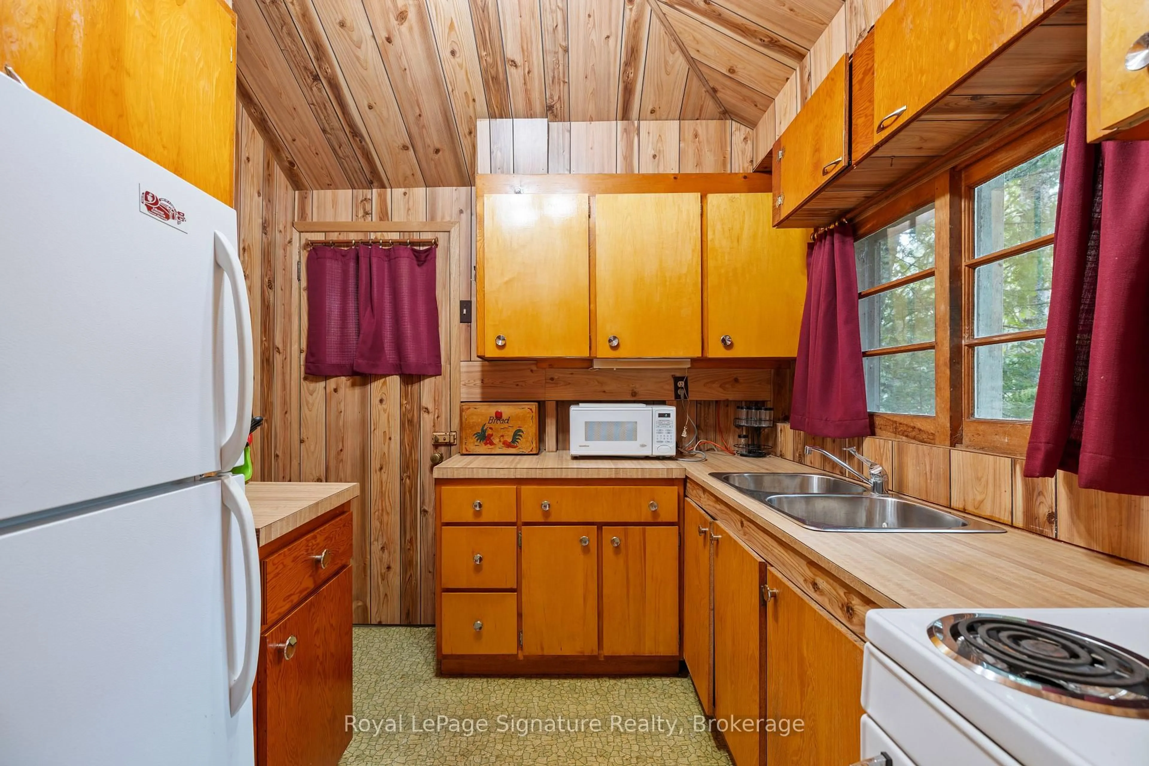 Standard kitchen, unknown for 29 Park Rd, Tiny Ontario L0L 1P1
