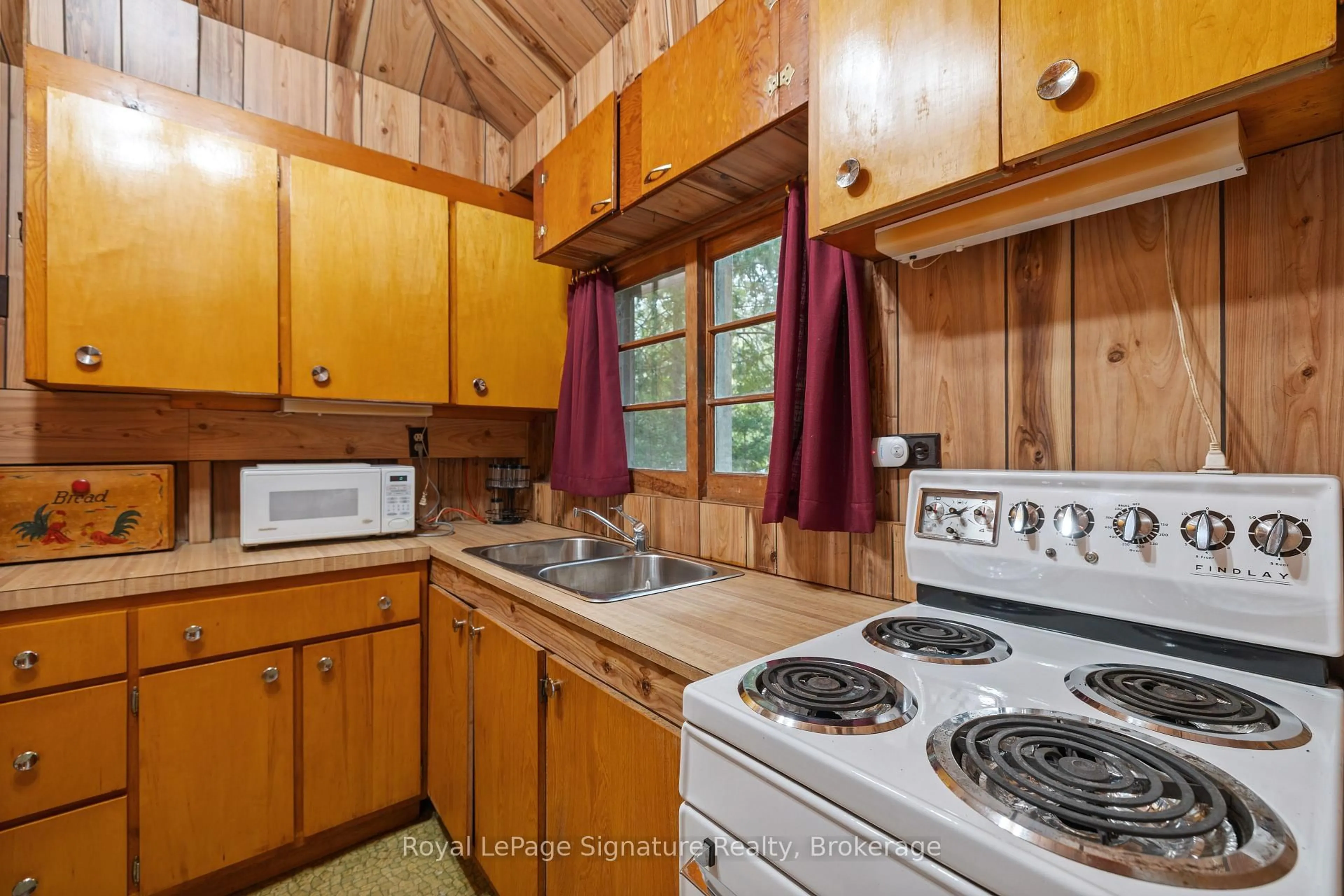Standard kitchen, unknown for 29 Park Rd, Tiny Ontario L0L 1P1