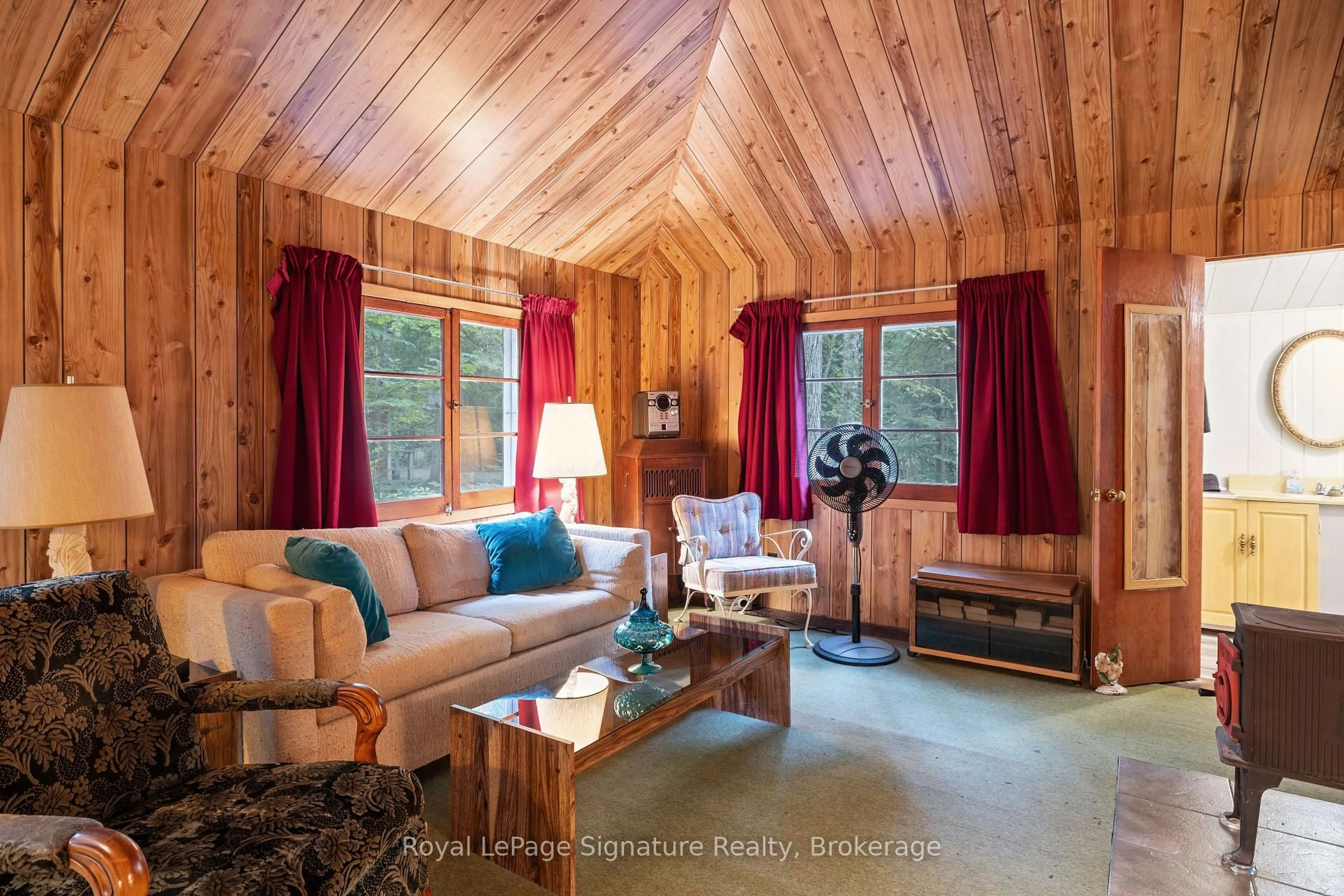 Living room with furniture, wood/laminate floor for 29 Park Rd, Tiny Ontario L0L 1P1
