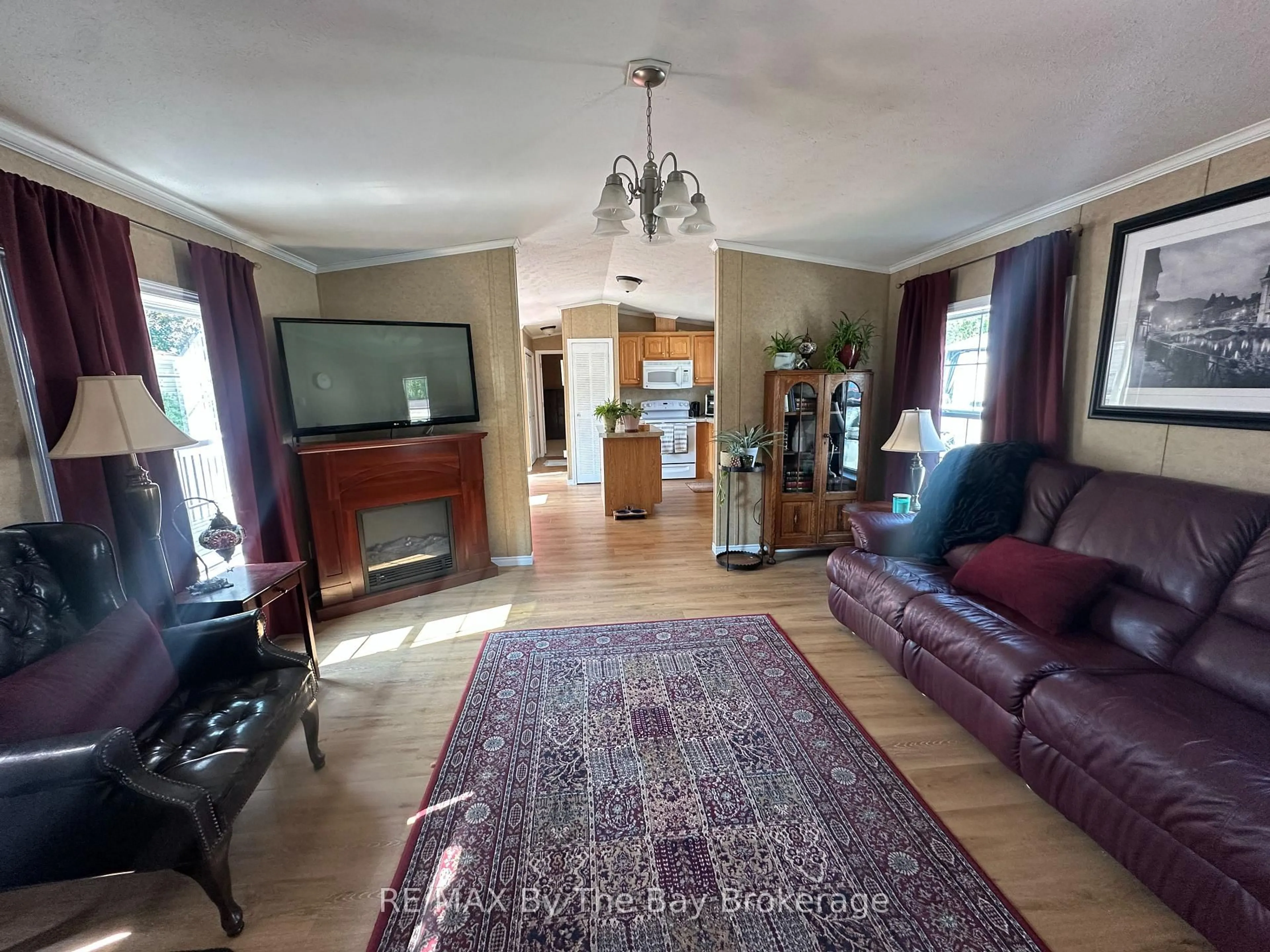 Living room with furniture, unknown for 40 Georgian Glen Dr, Wasaga Beach Ontario L9Z 1K7