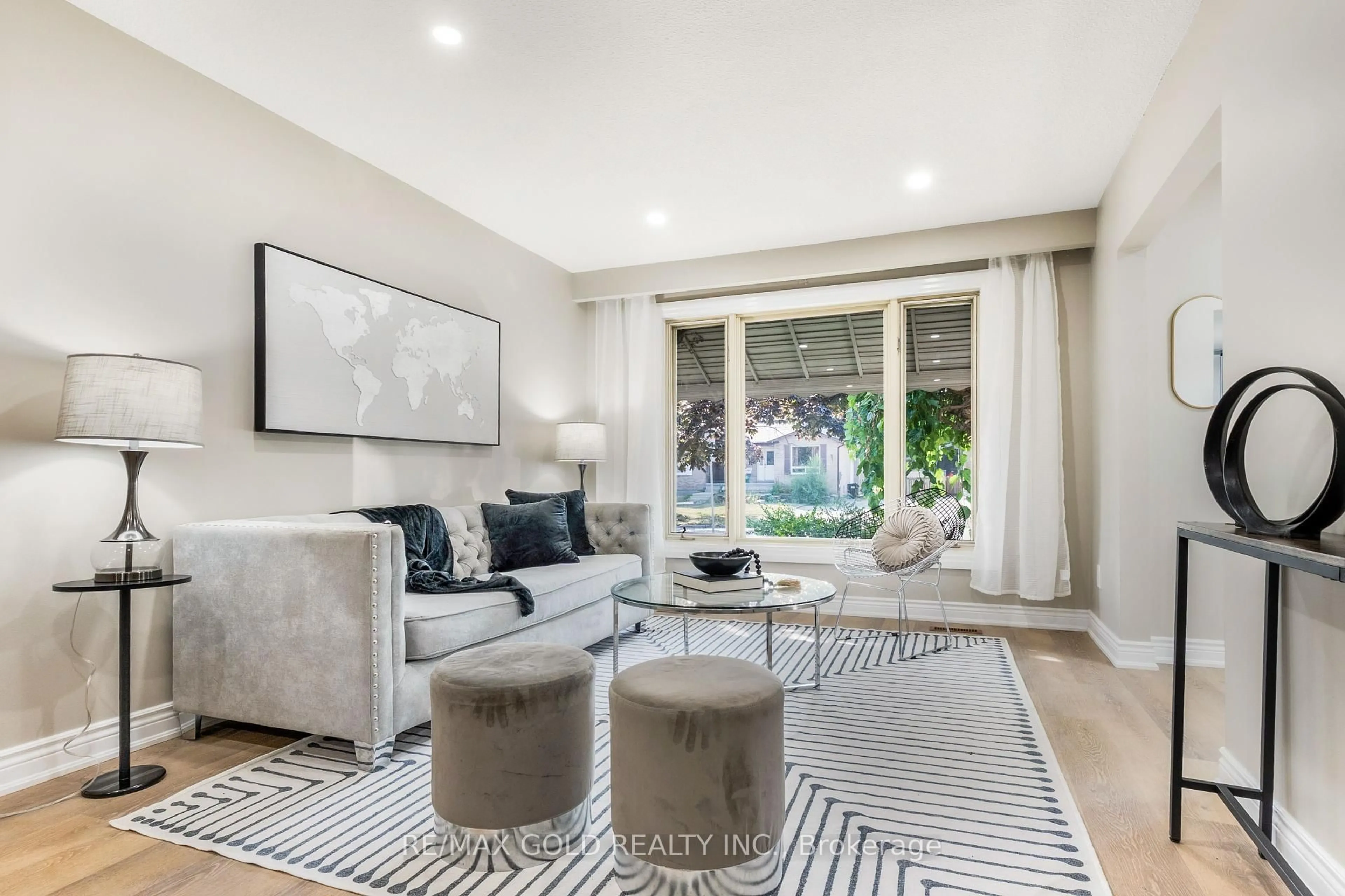 Living room with furniture, unknown for 27 Sylvia St, Barrie Ontario L4M 5J2