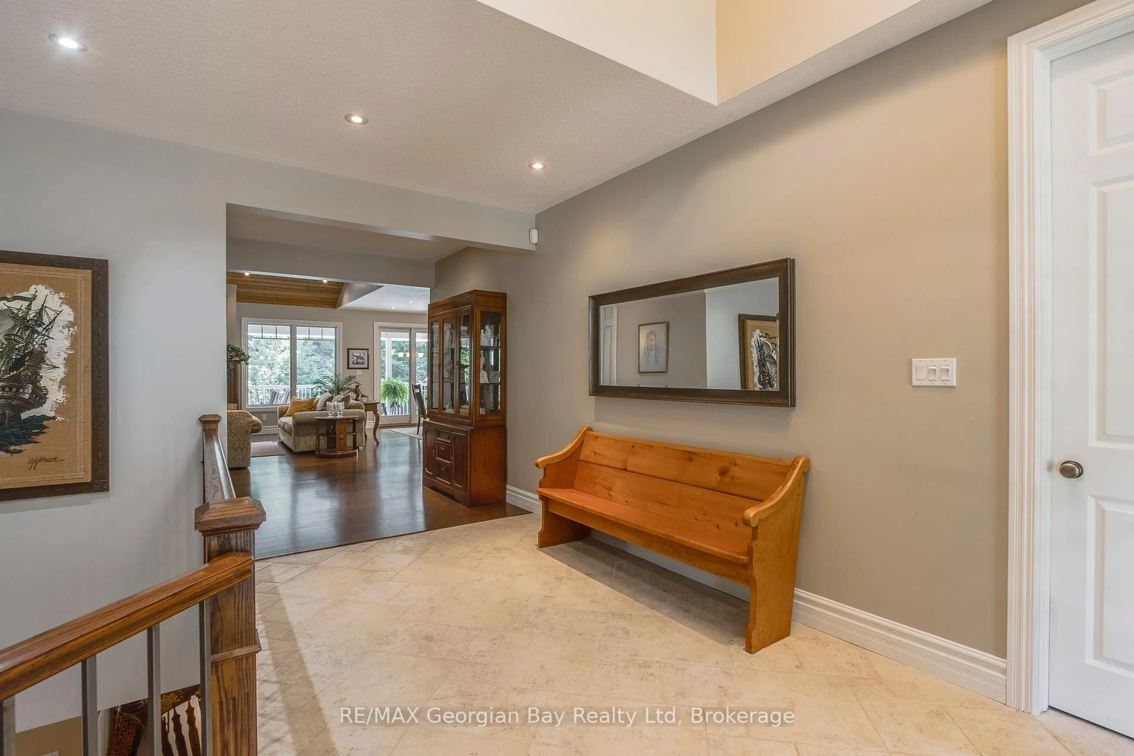 Indoor foyer for 25 Copeland Creek Dr, Tiny Ontario L9M 0M3