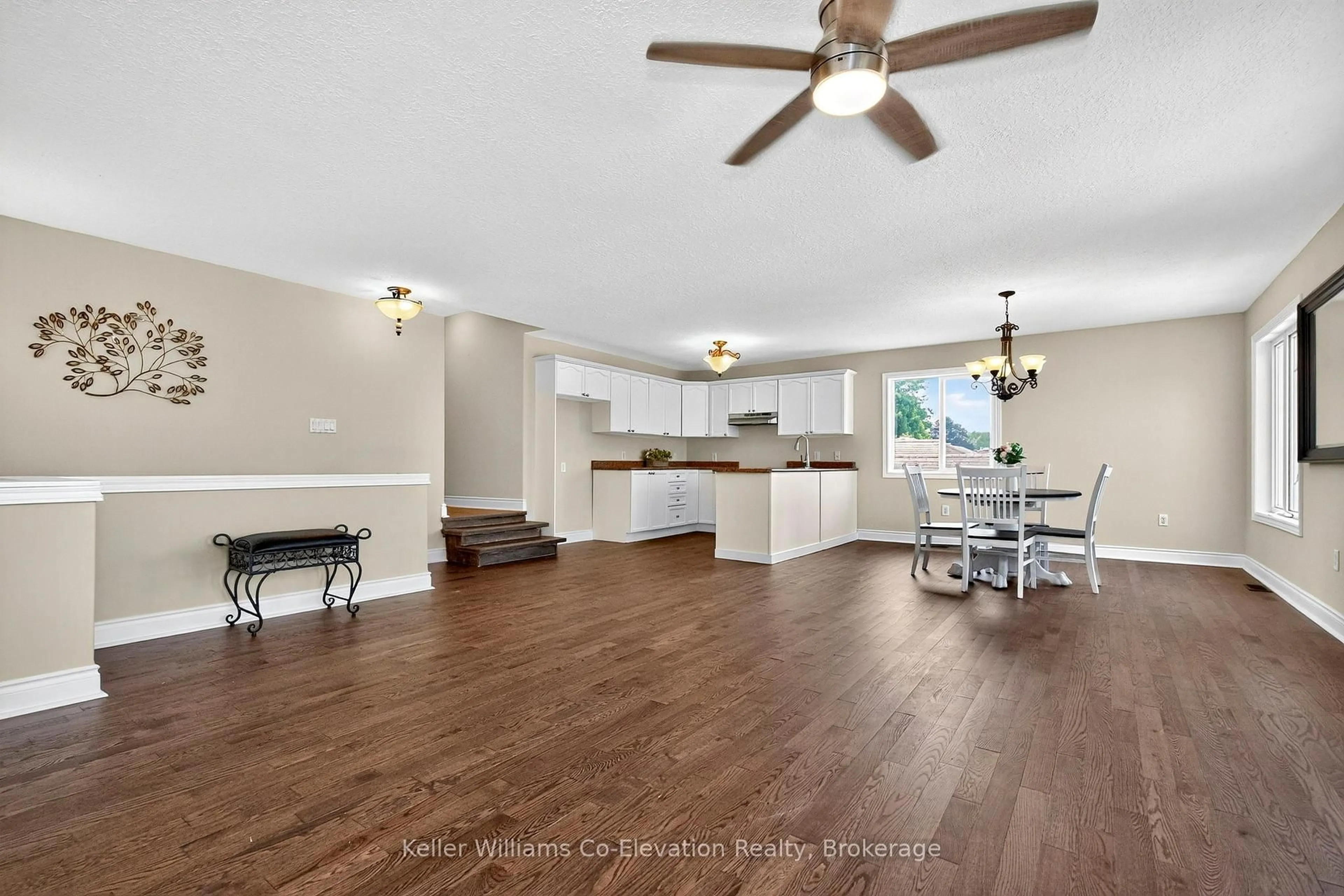 Open concept kitchen, wood/laminate floor for 423 Irwin St, Midland Ontario L4R 2V6