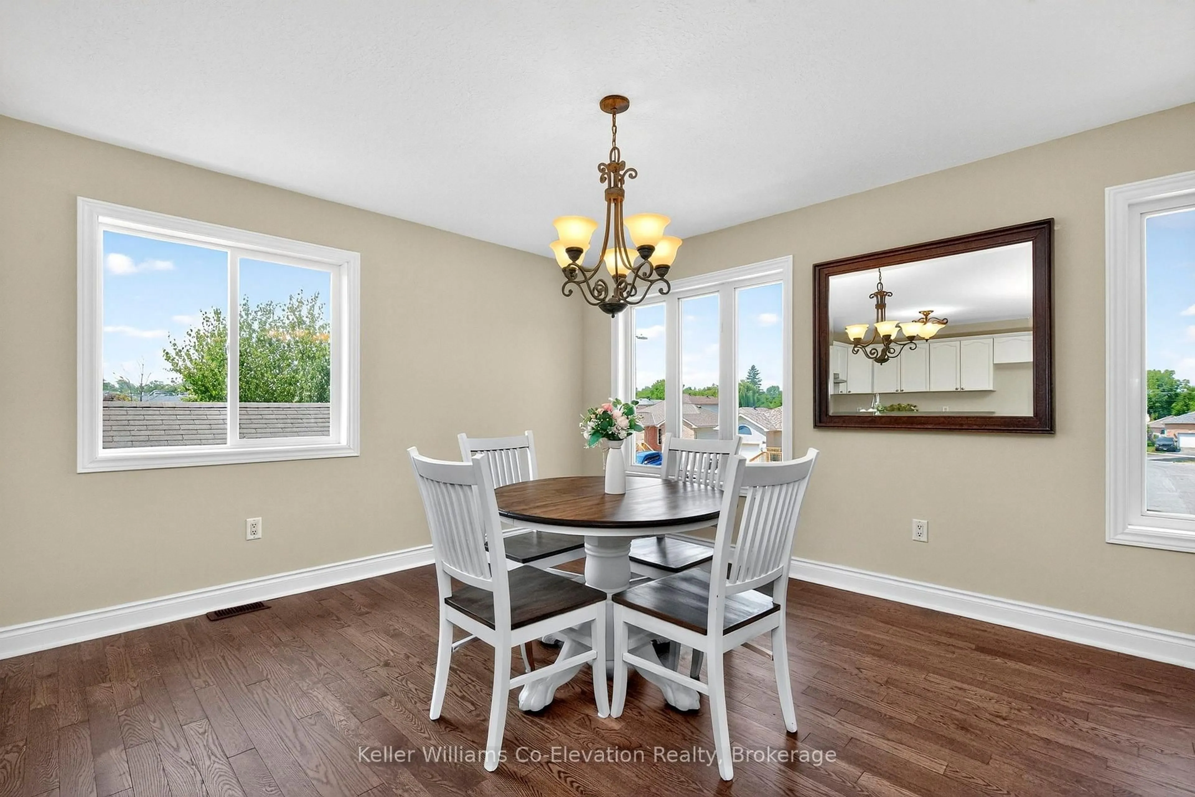Dining room, wood/laminate floor for 423 Irwin St, Midland Ontario L4R 2V6