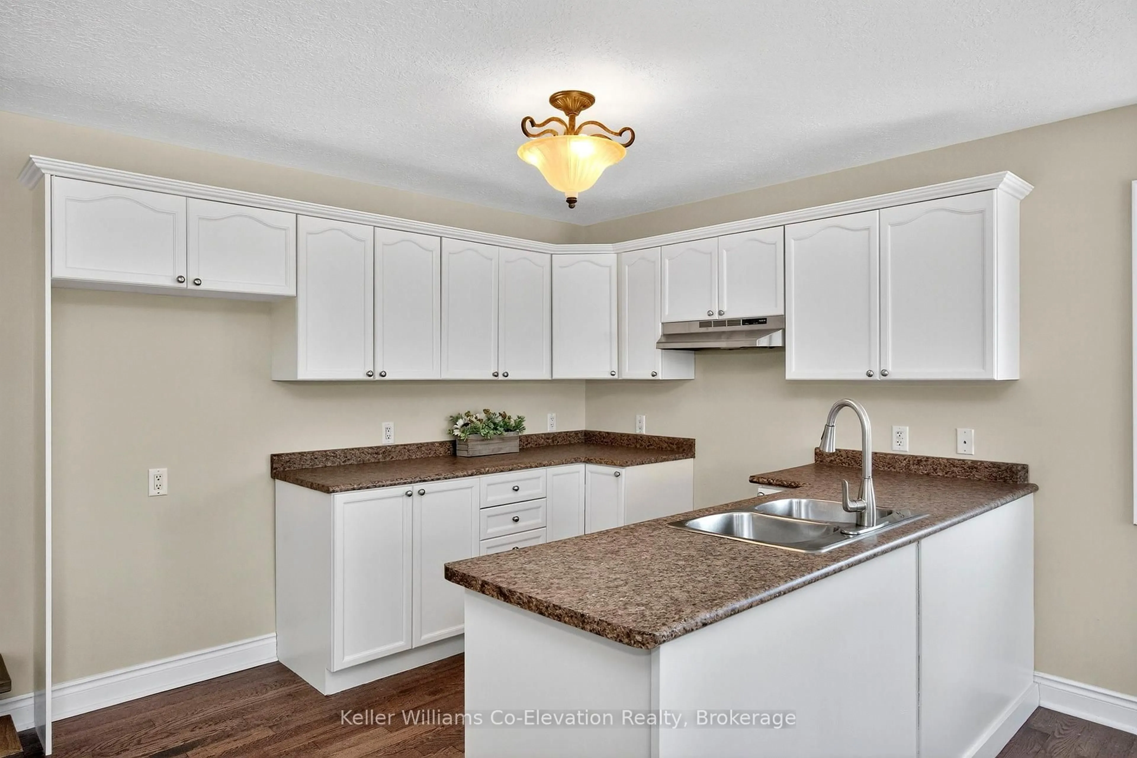 Standard kitchen, unknown for 423 Irwin St, Midland Ontario L4R 2V6