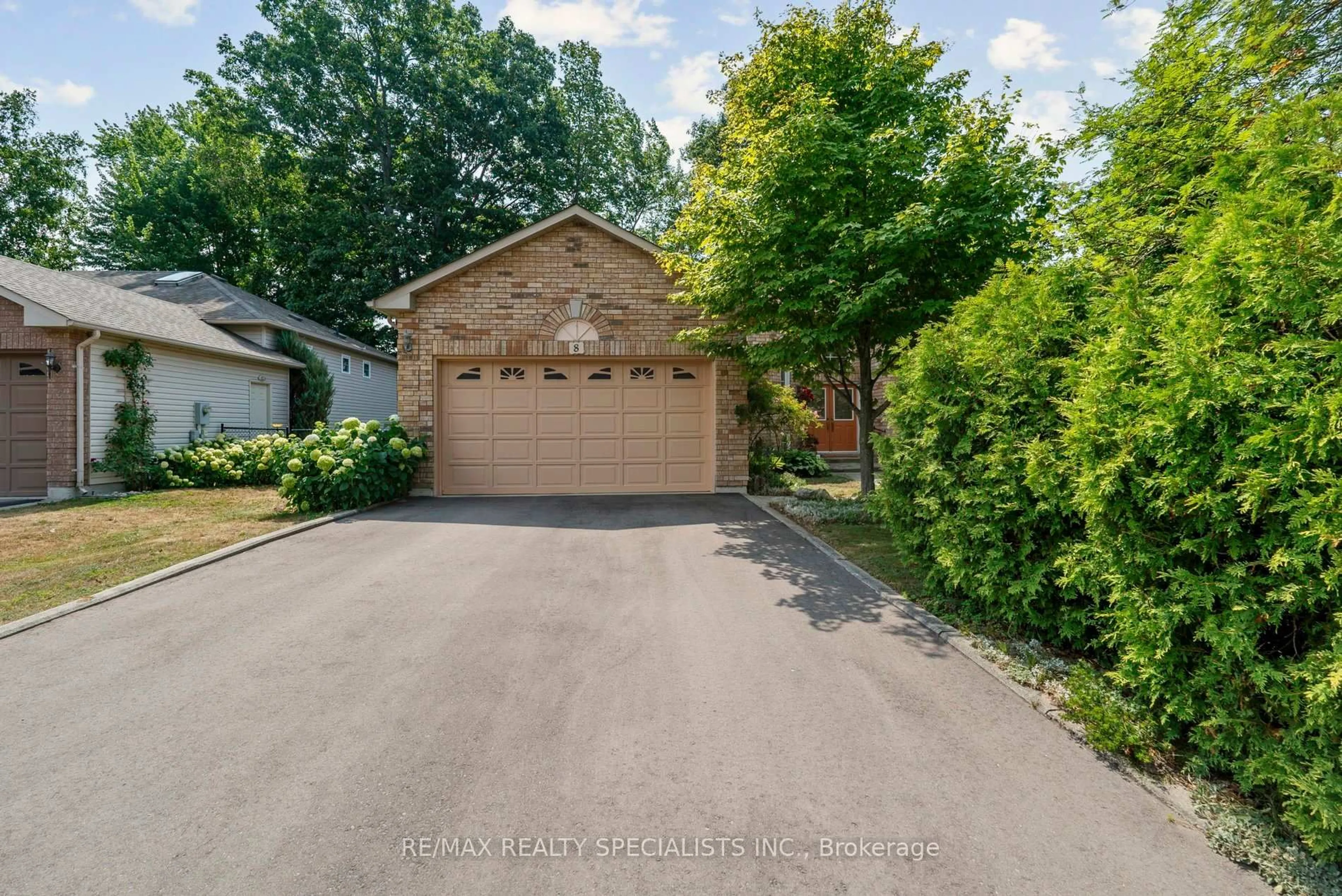 A pic from outside/outdoor area/front of a property/back of a property/a pic from drone, street for 8 Brouwer Cres, Wasaga Beach Ontario L9Z 1L8