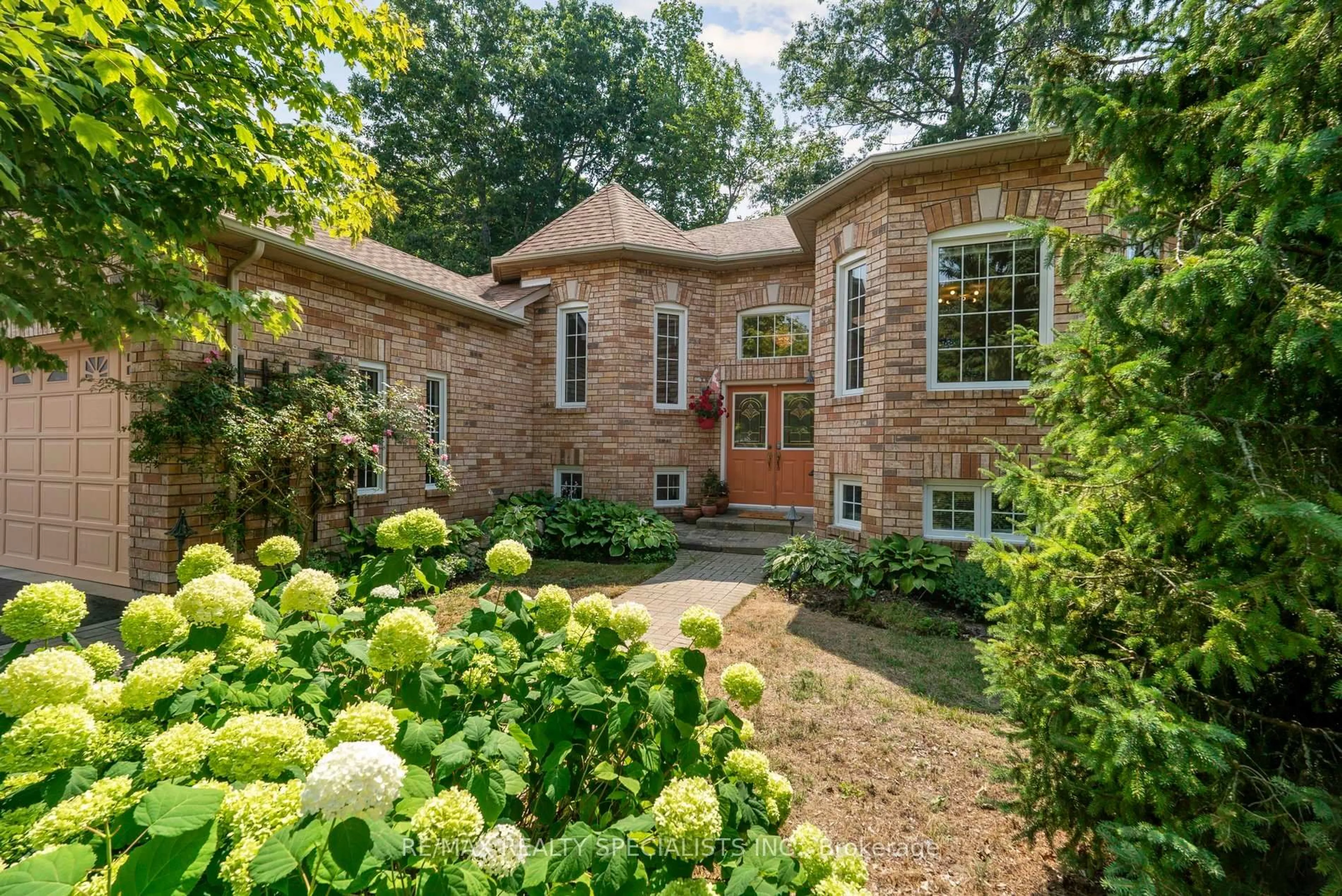 Home with brick exterior material, street for 8 Brouwer Cres, Wasaga Beach Ontario L9Z 1L8