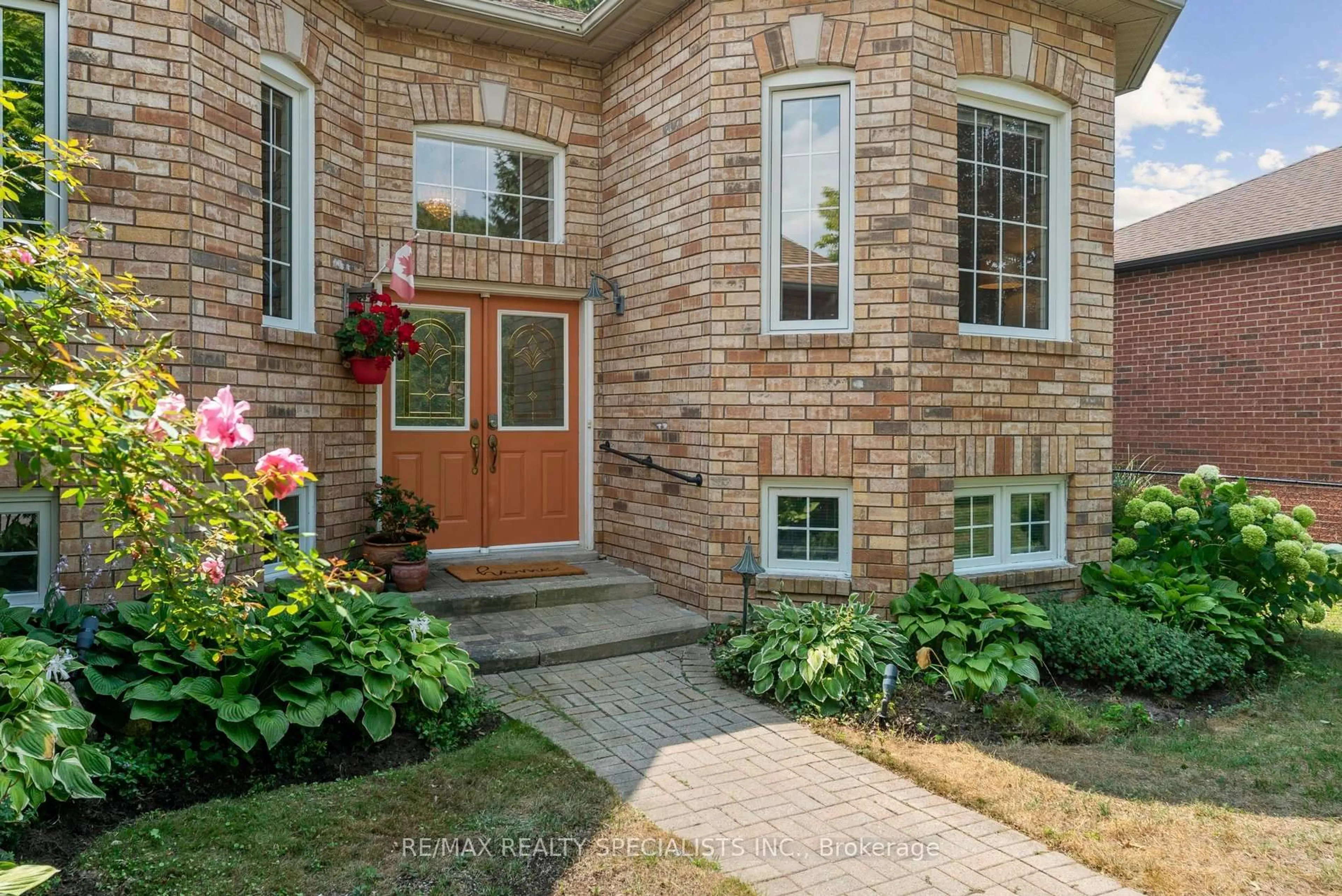 Home with brick exterior material, street for 8 Brouwer Cres, Wasaga Beach Ontario L9Z 1L8