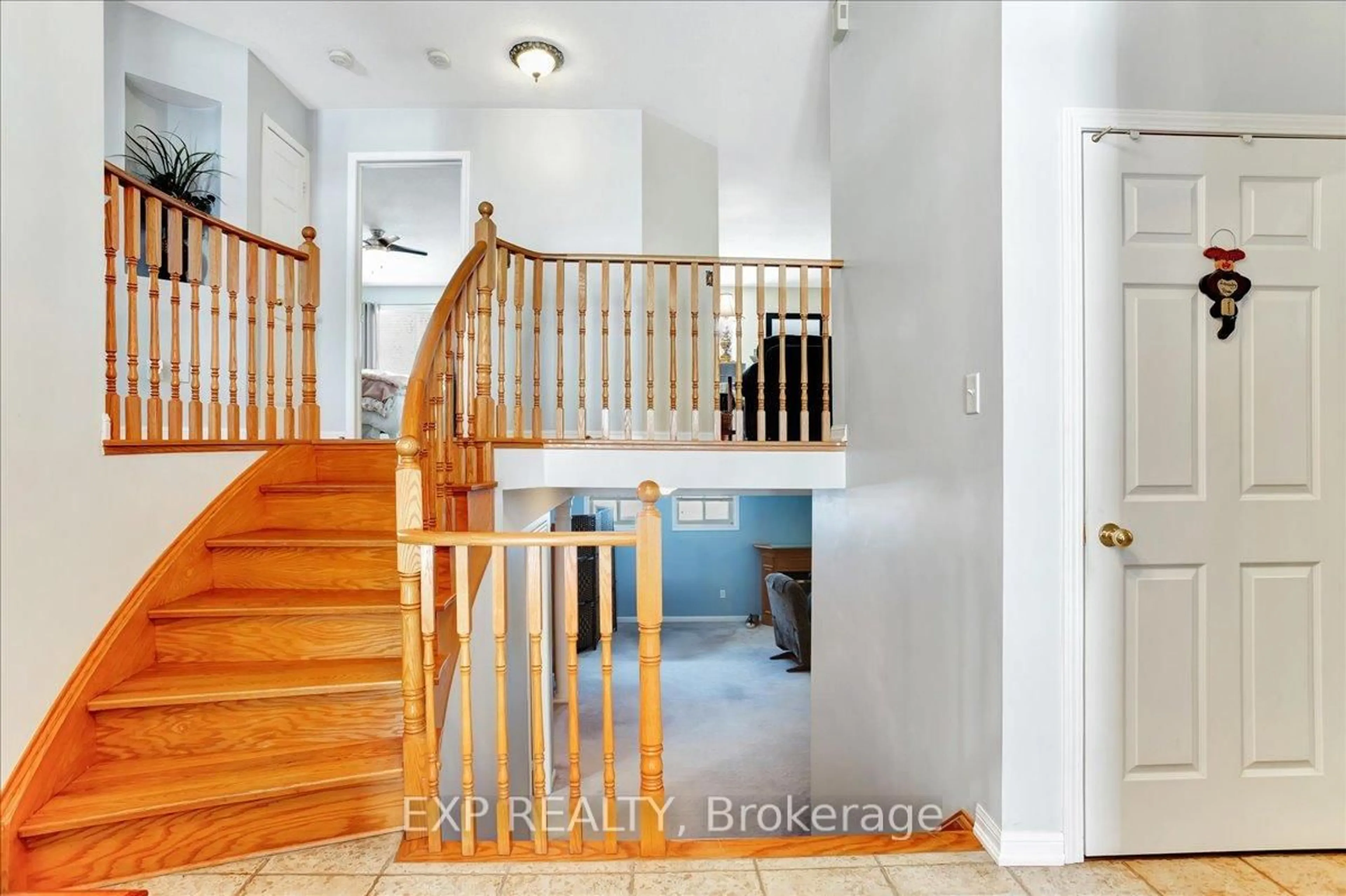 Indoor entryway for 13 Masters Lane, Wasaga Beach Ontario L9Z 1S9