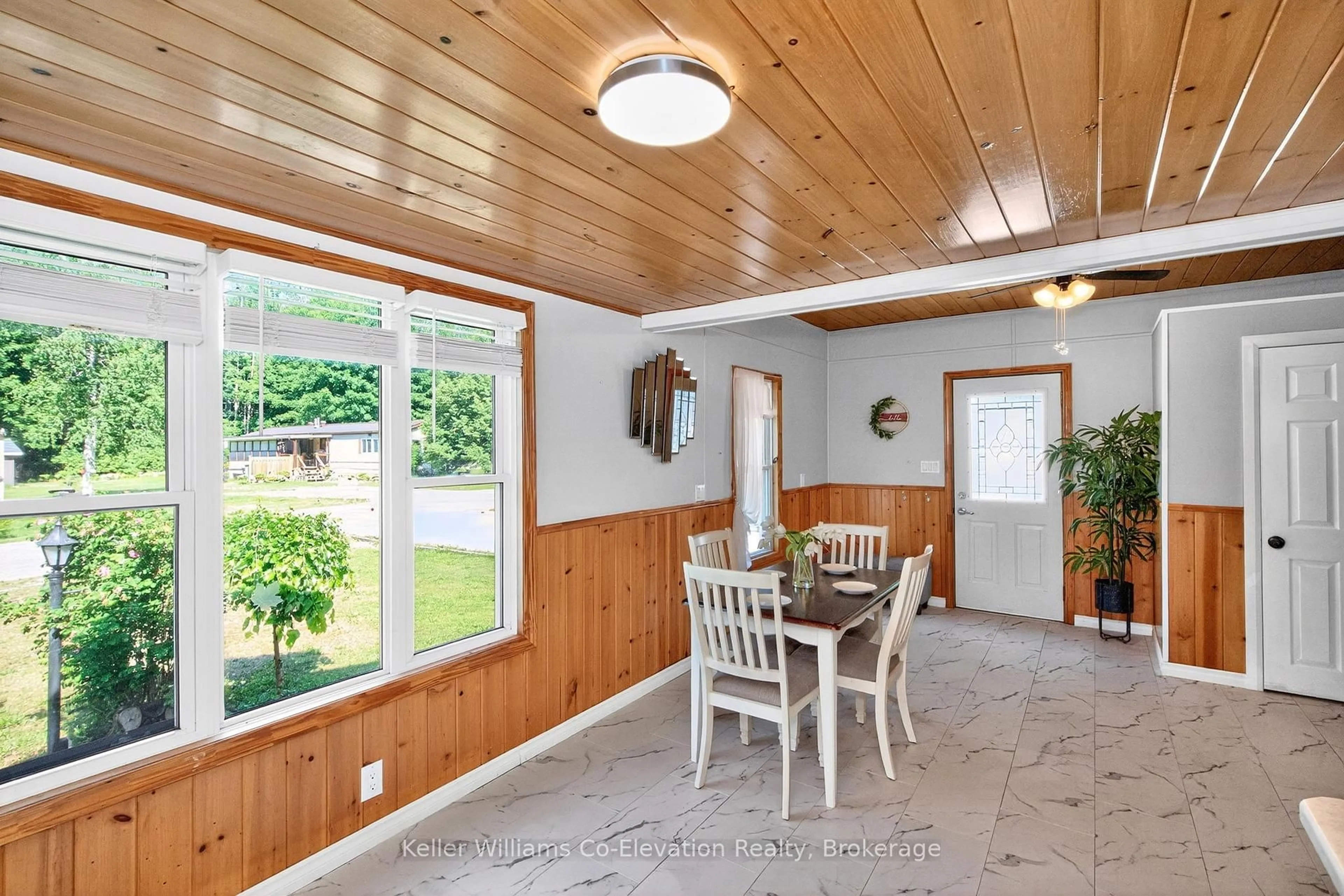 Dining room, ceramic/tile floor for 5263 Elliott Sdrd #51, Tay Ontario L4R 4K3