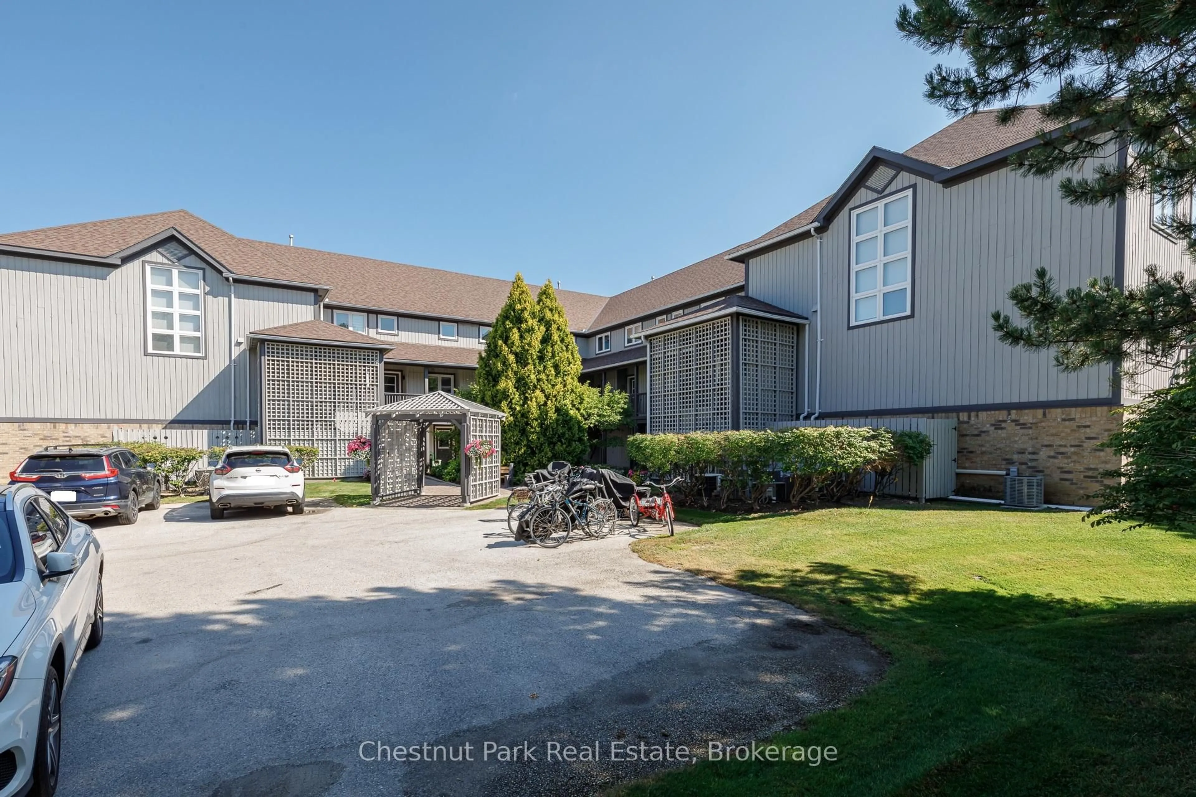 A pic from outside/outdoor area/front of a property/back of a property/a pic from drone, street for 701 Johnston Park Ave, Collingwood Ontario L9Y 5C7