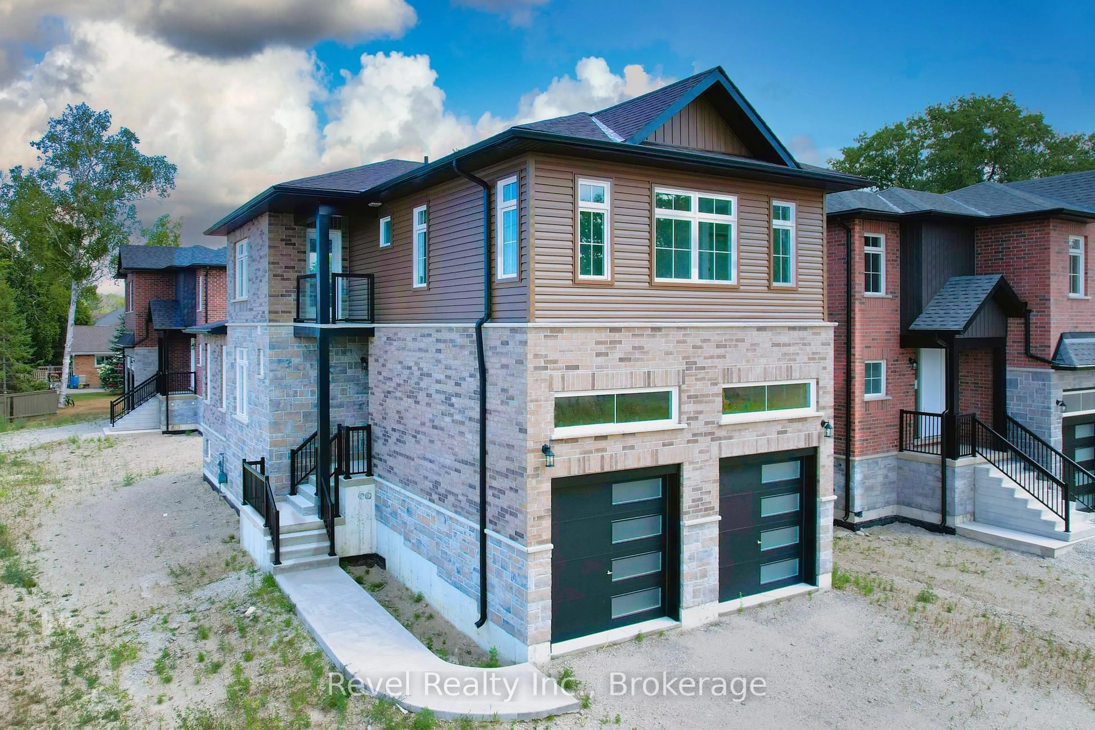Home with brick exterior material, building for 43 Joanne Cres, Wasaga Beach Ontario L9Z 2N9