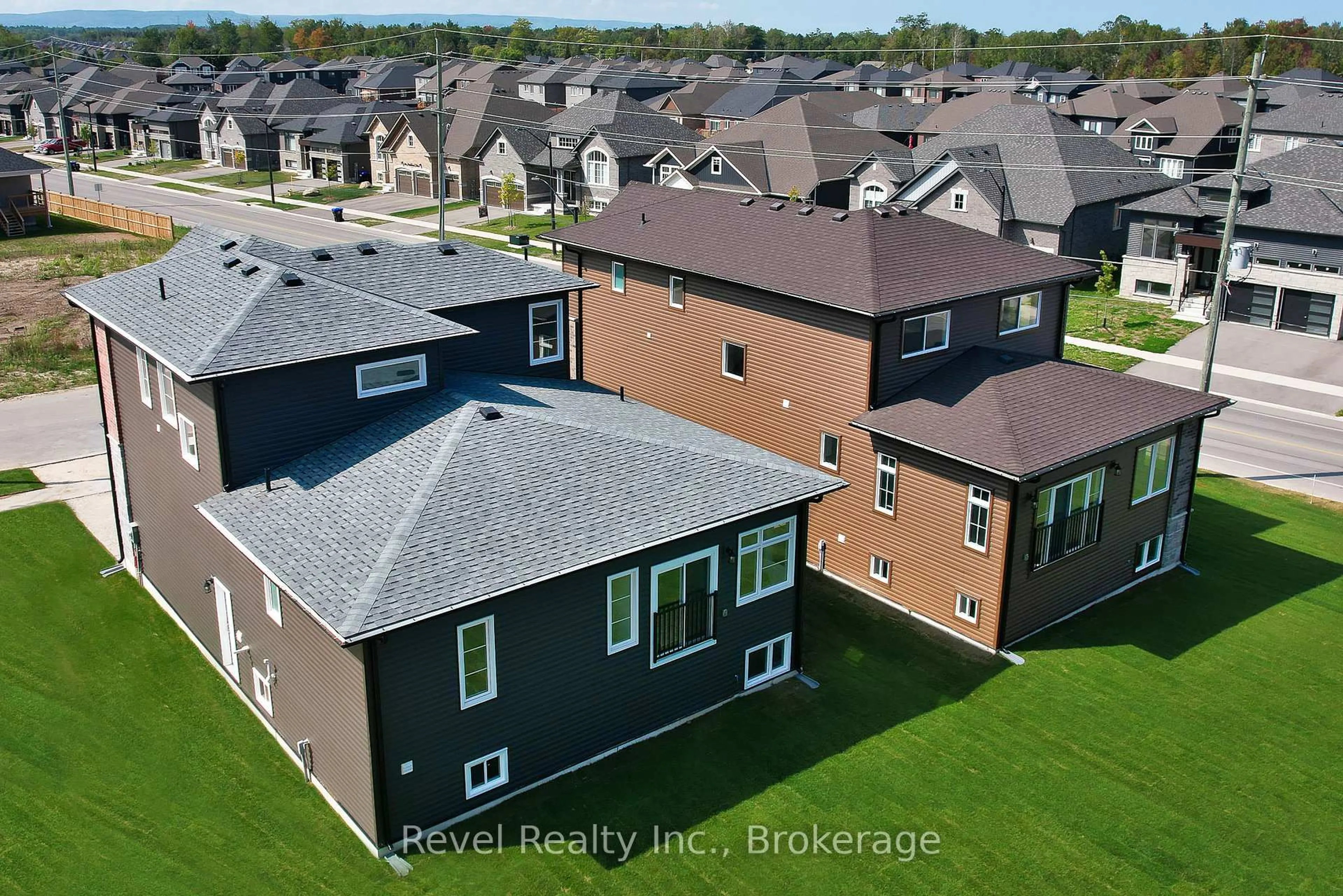 A pic from outside/outdoor area/front of a property/back of a property/a pic from drone, unknown for 45 Joanne Cres, Wasaga Beach Ontario L9Z 2N9