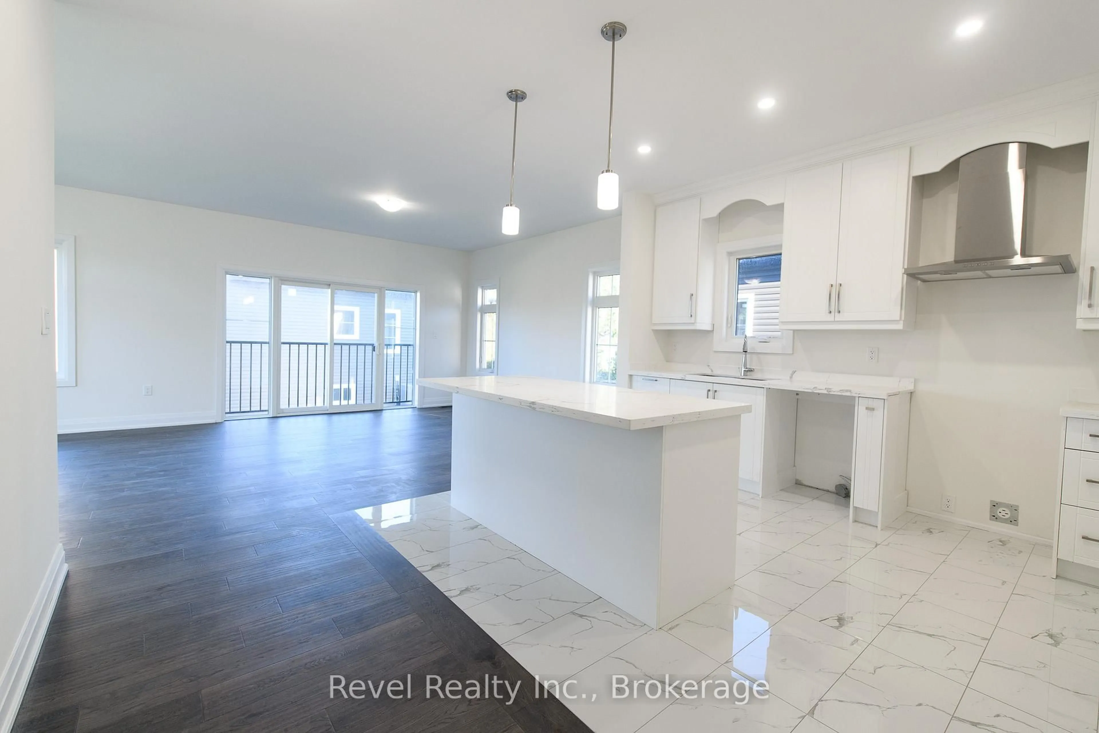 Open concept kitchen, ceramic/tile floor for 45 Joanne Cres, Wasaga Beach Ontario L9Z 2N9