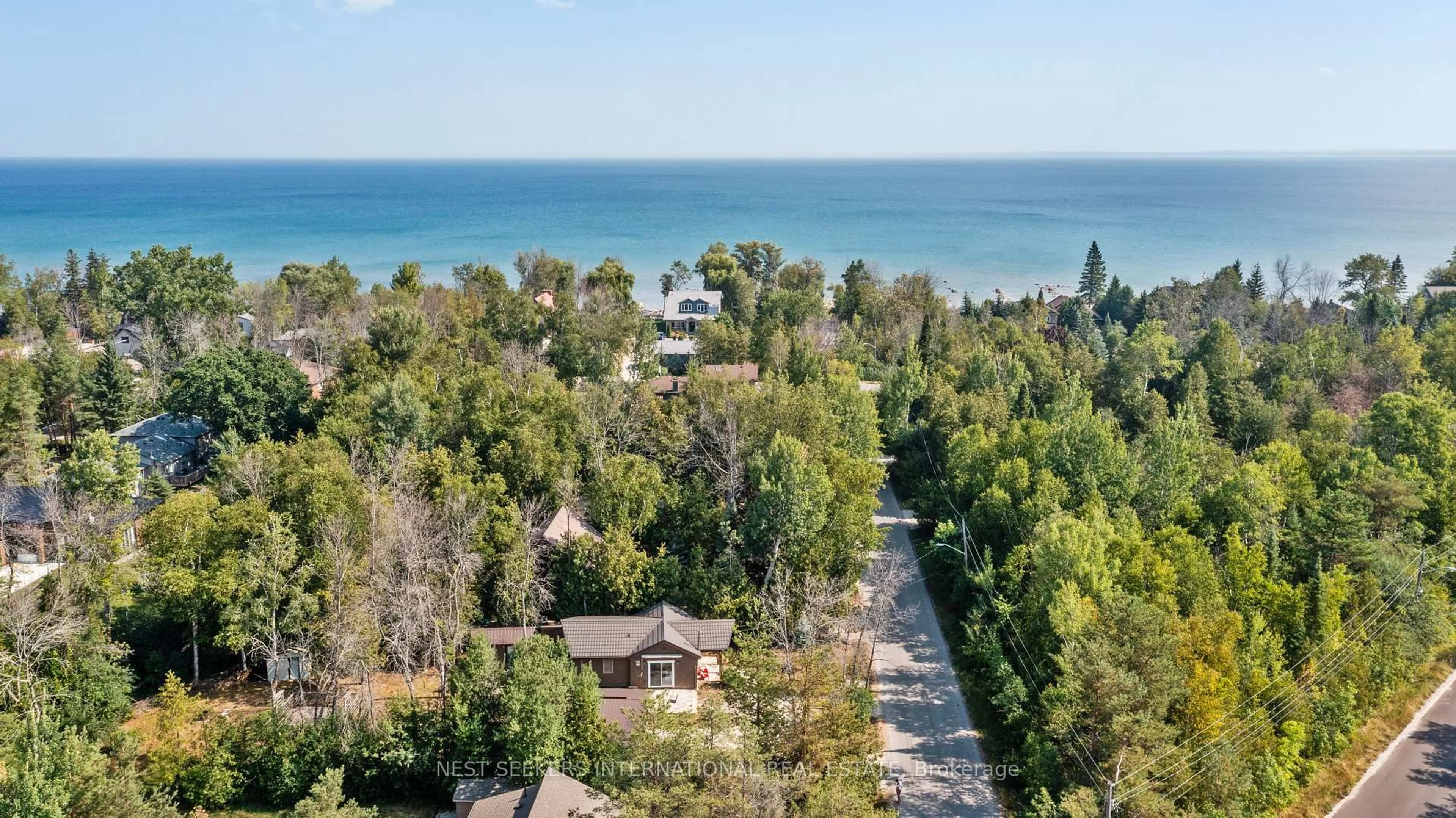A pic from outside/outdoor area/front of a property/back of a property/a pic from drone, water/lake/river/ocean view for 15 Edgar Rd, Collingwood Ontario L9Y 3Z1