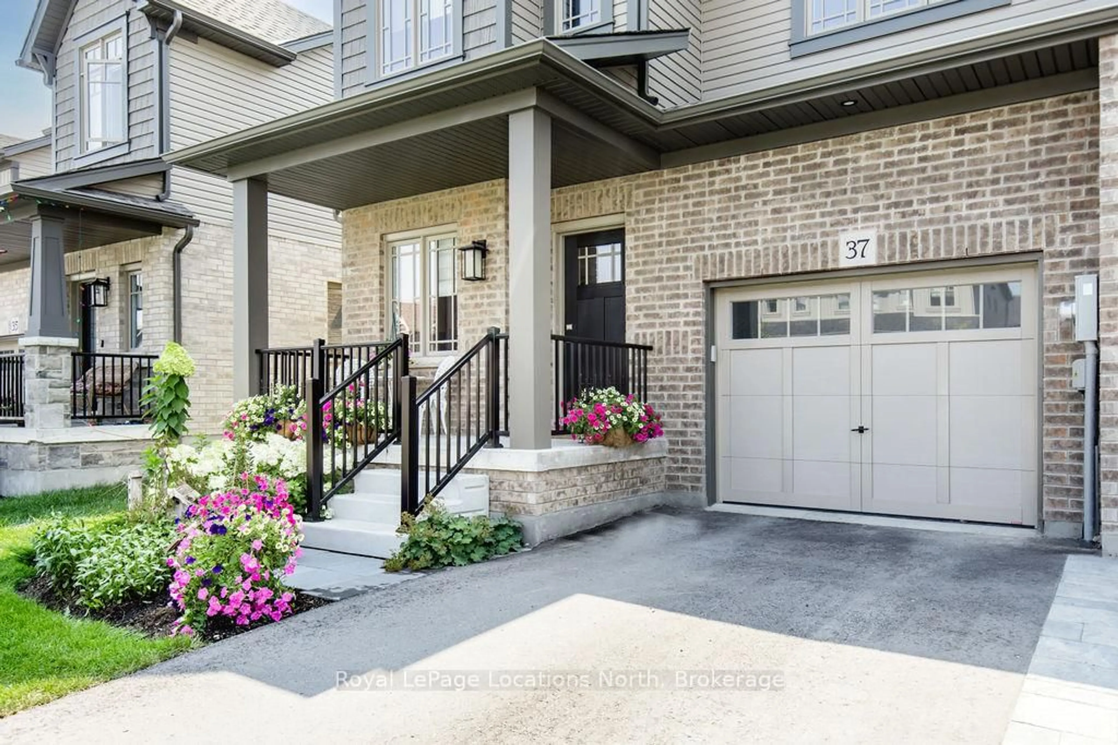 Indoor entryway for 37 Shipley Ave, Collingwood Ontario L9Y 5M6