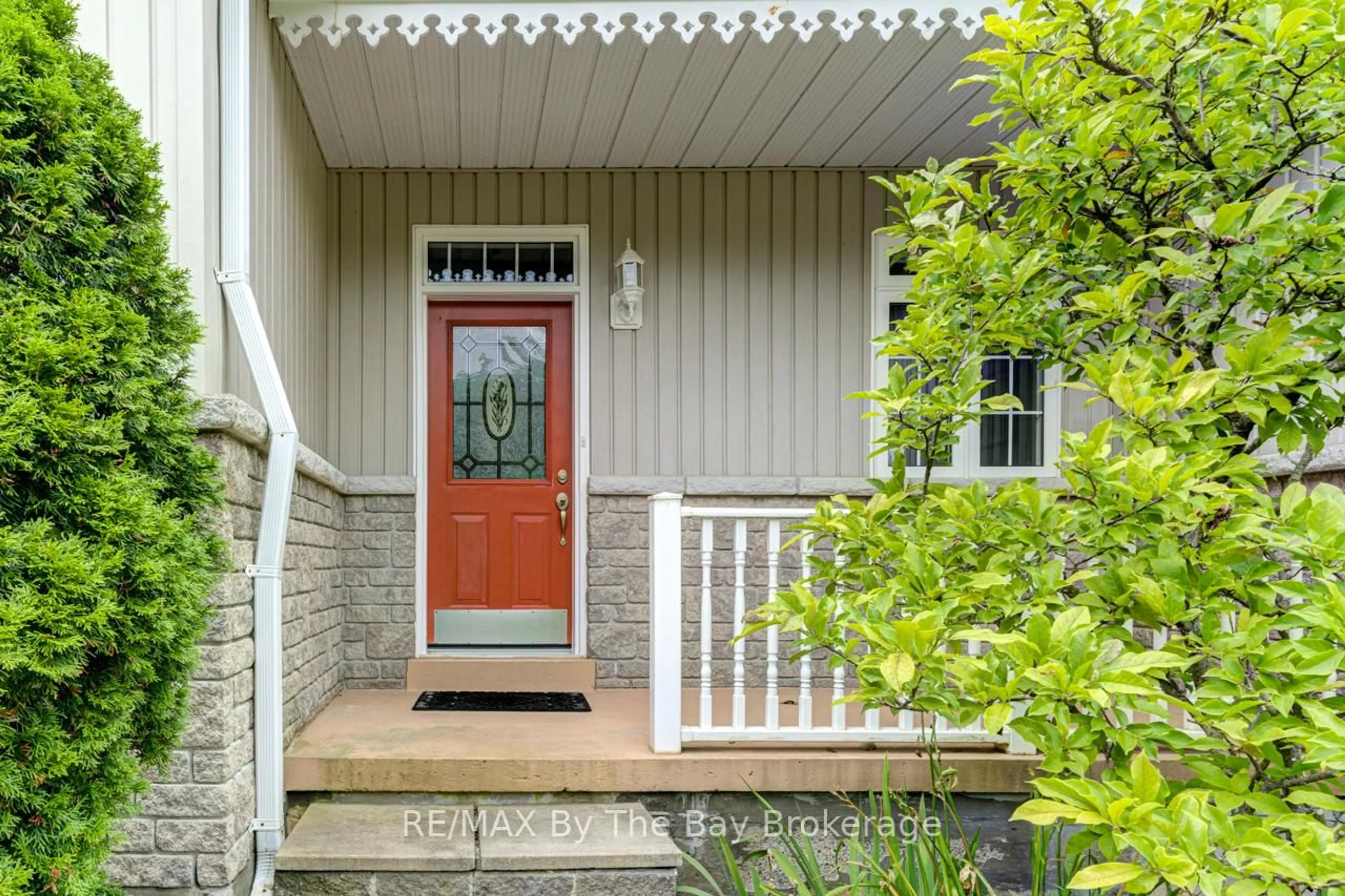 Indoor entryway for 28 Bridlewood Cres, Wasaga Beach Ontario L9Z 1B4