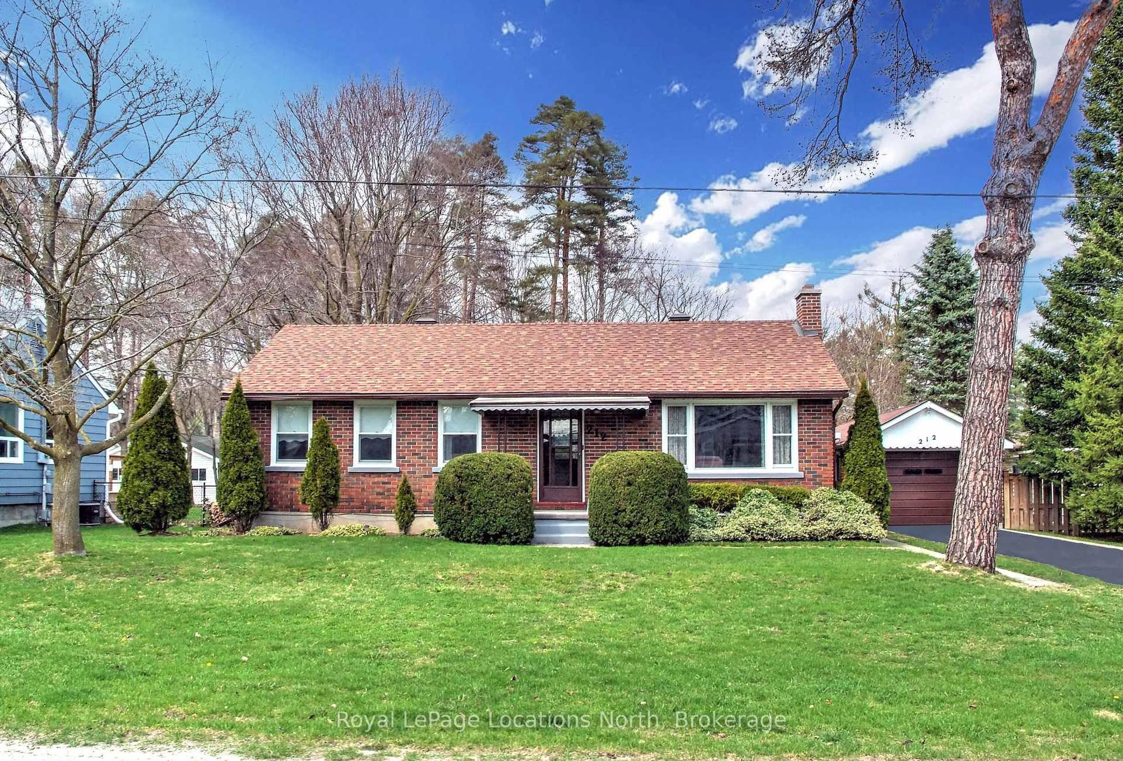 Home with brick exterior material, street for 212 Kirkwood Dr, Clearview Ontario L0M 1S0