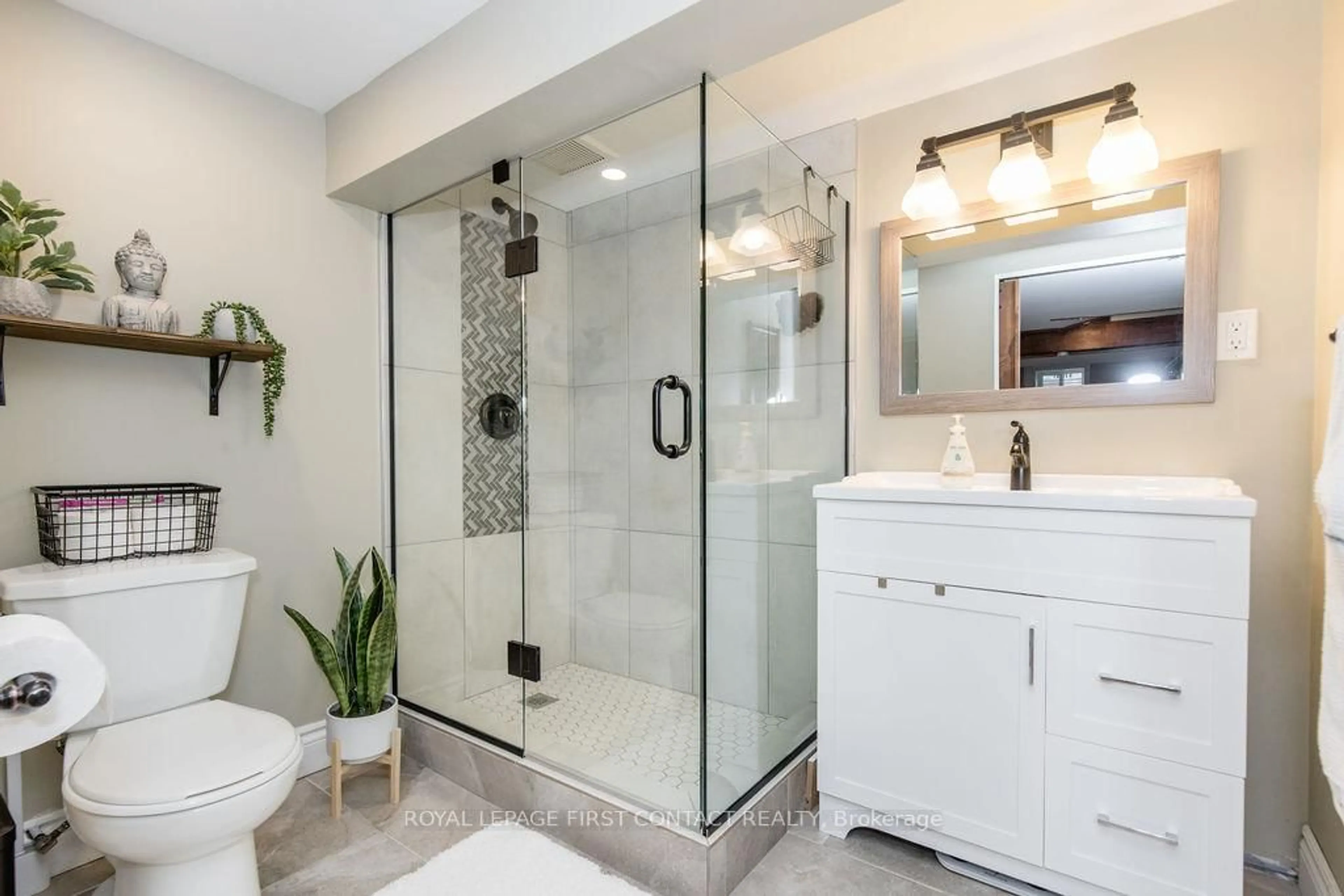 Contemporary bathroom, ceramic/tile floor for 315 Crawford St, Orillia Ontario L3V 1K2