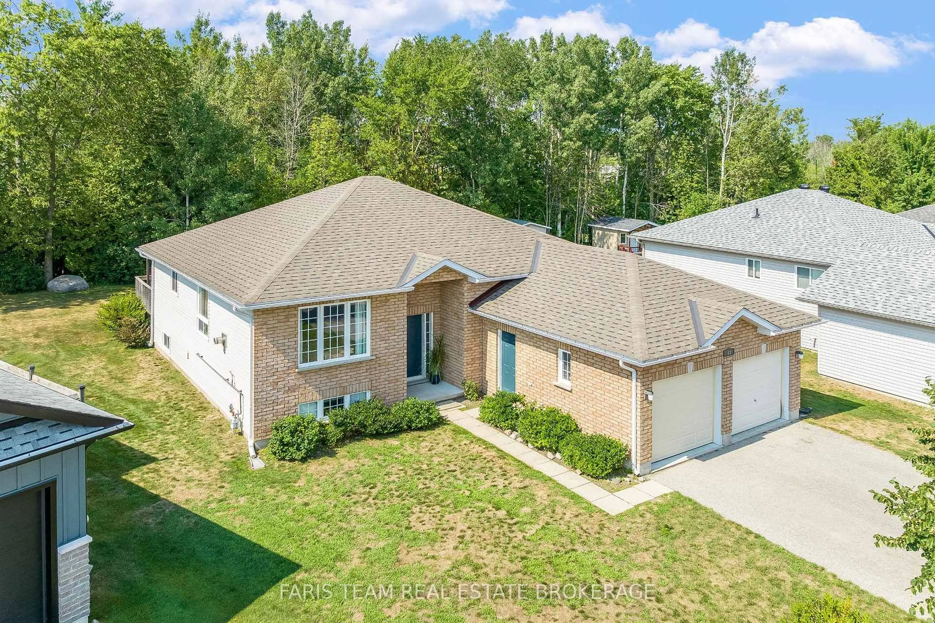 A pic from outside/outdoor area/front of a property/back of a property/a pic from drone, street for 83 Georgias Walk, Tay Ontario L0K 2A0