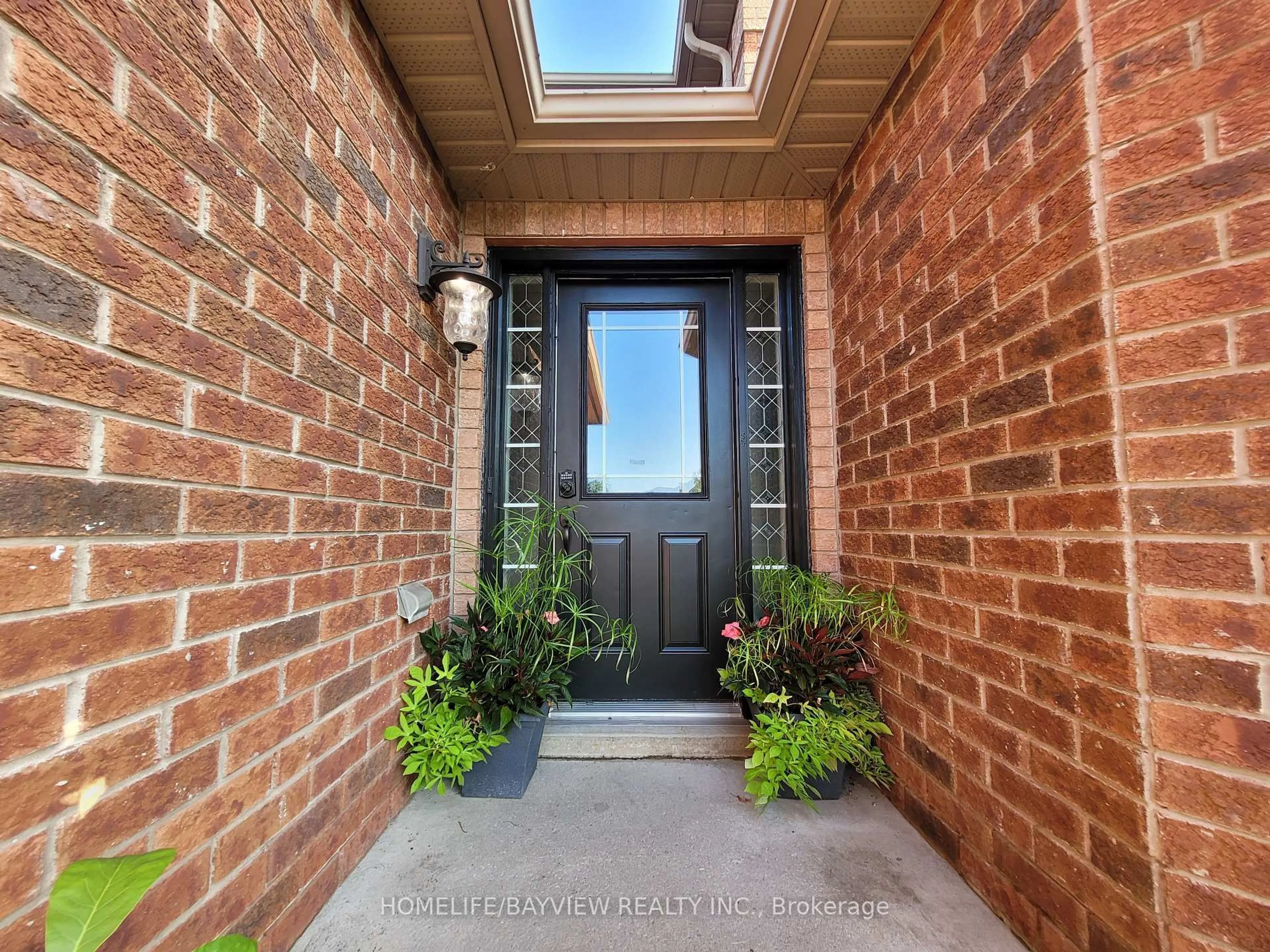 Indoor entryway for 44 THICKETWOOD Ave, Barrie Ontario L4N 5Y4