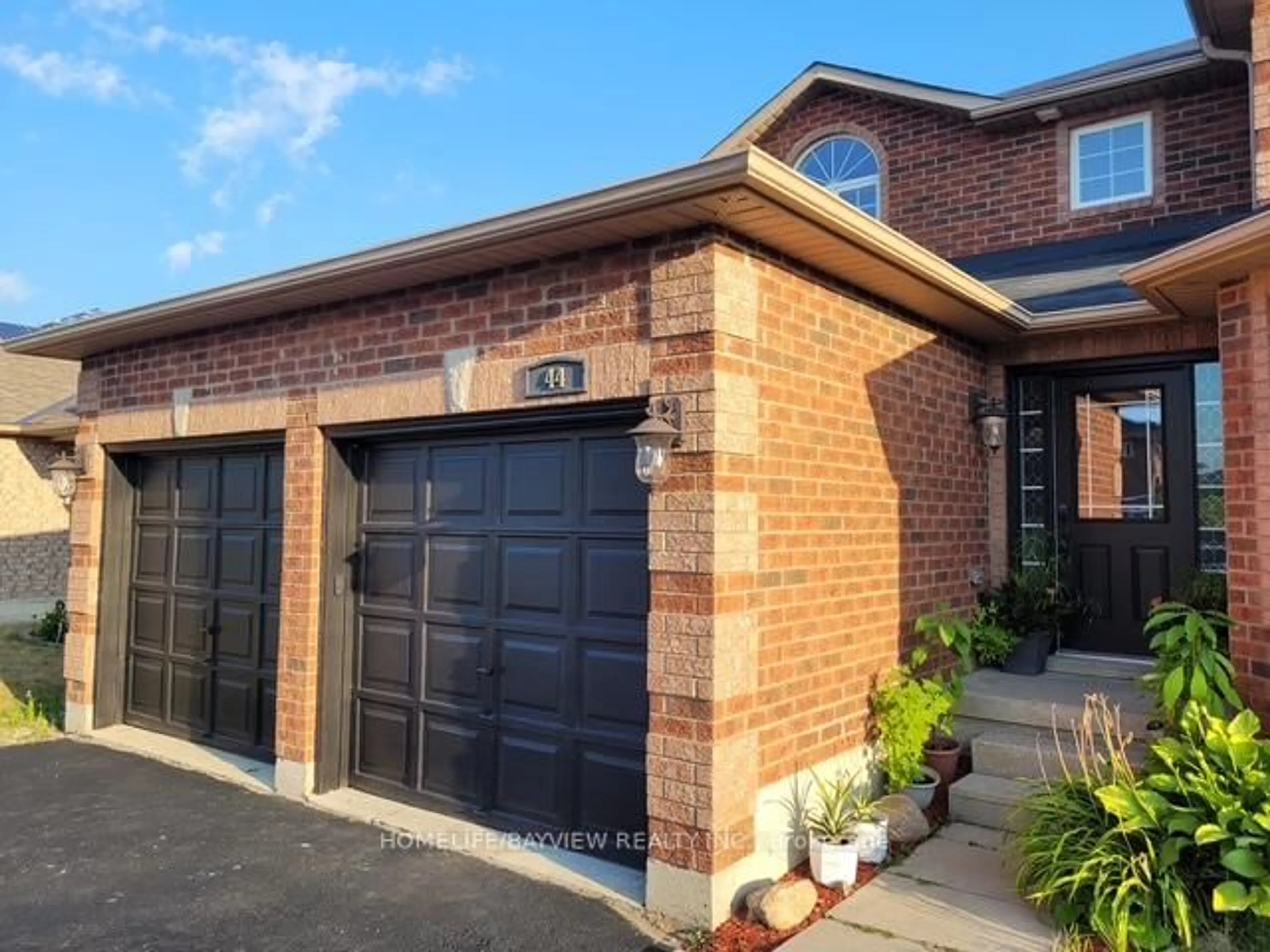 Home with brick exterior material, street for 44 THICKETWOOD Ave, Barrie Ontario L4N 5Y4