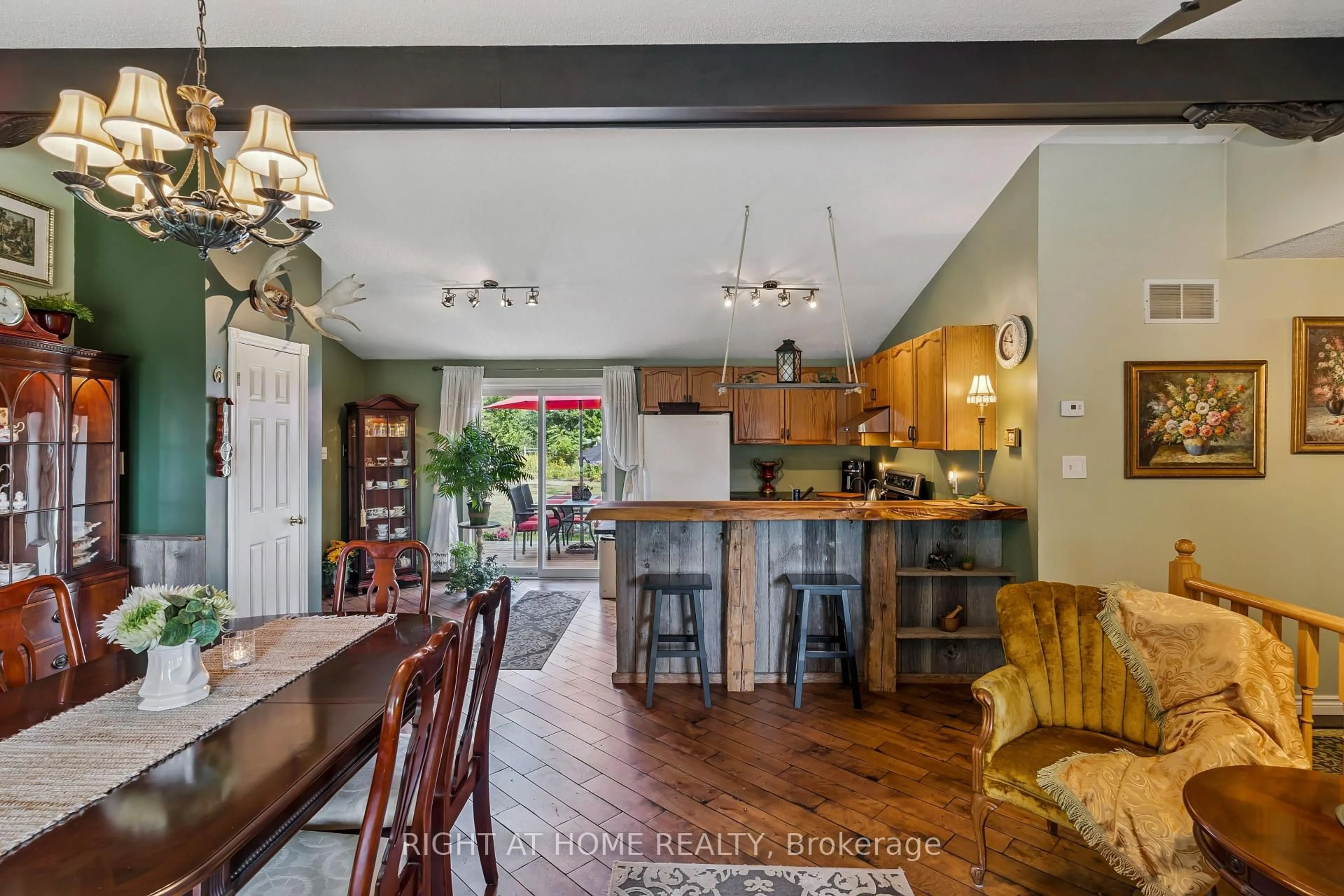 Open concept kitchen, unknown for 6216 Sunnidale Tosorontio Townline, Clearview Ontario L0M 1K0