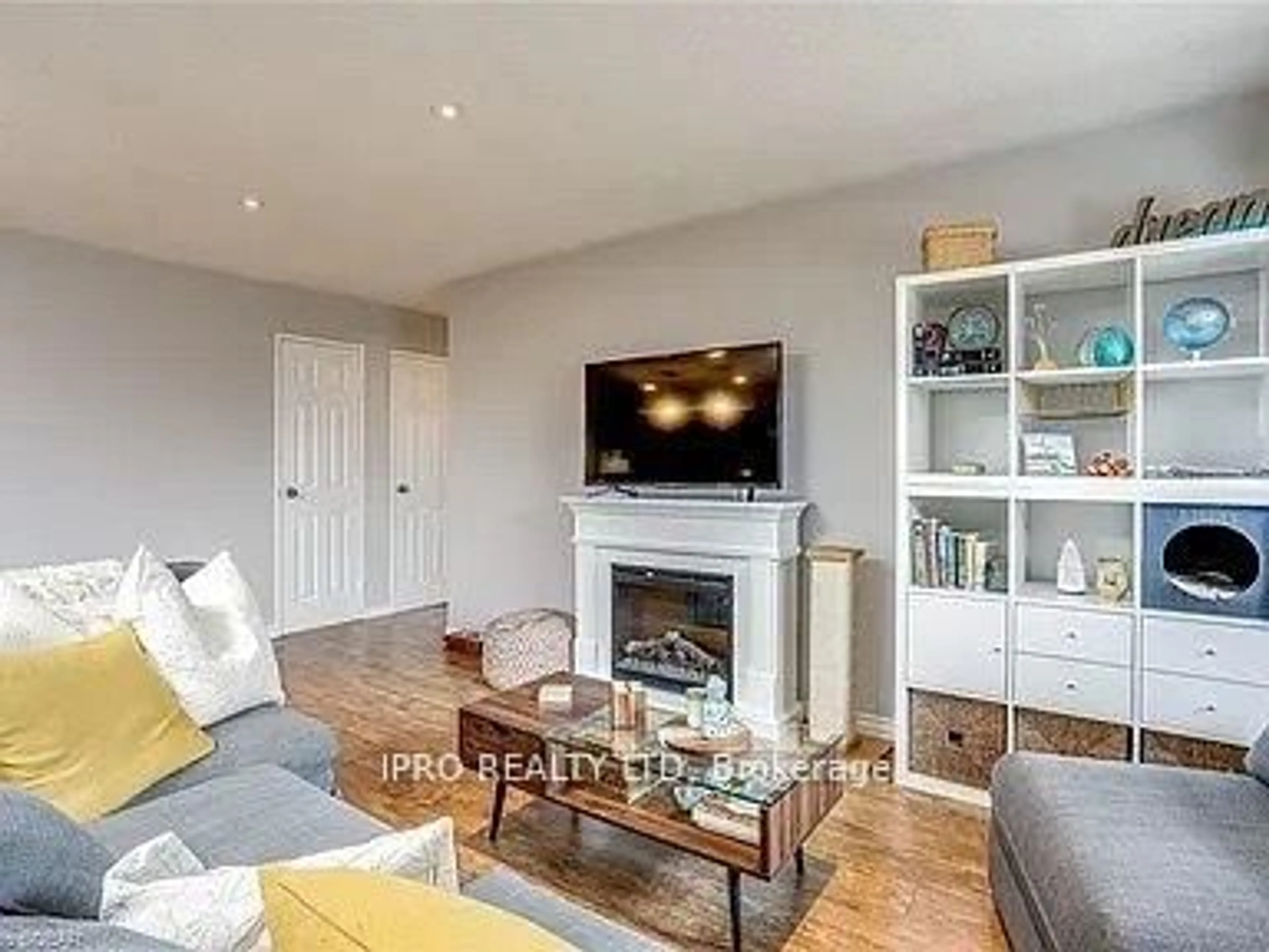 Living room with furniture, wood/laminate floor for 173 Eighth St #301, Collingwood Ontario L9Y 2C9