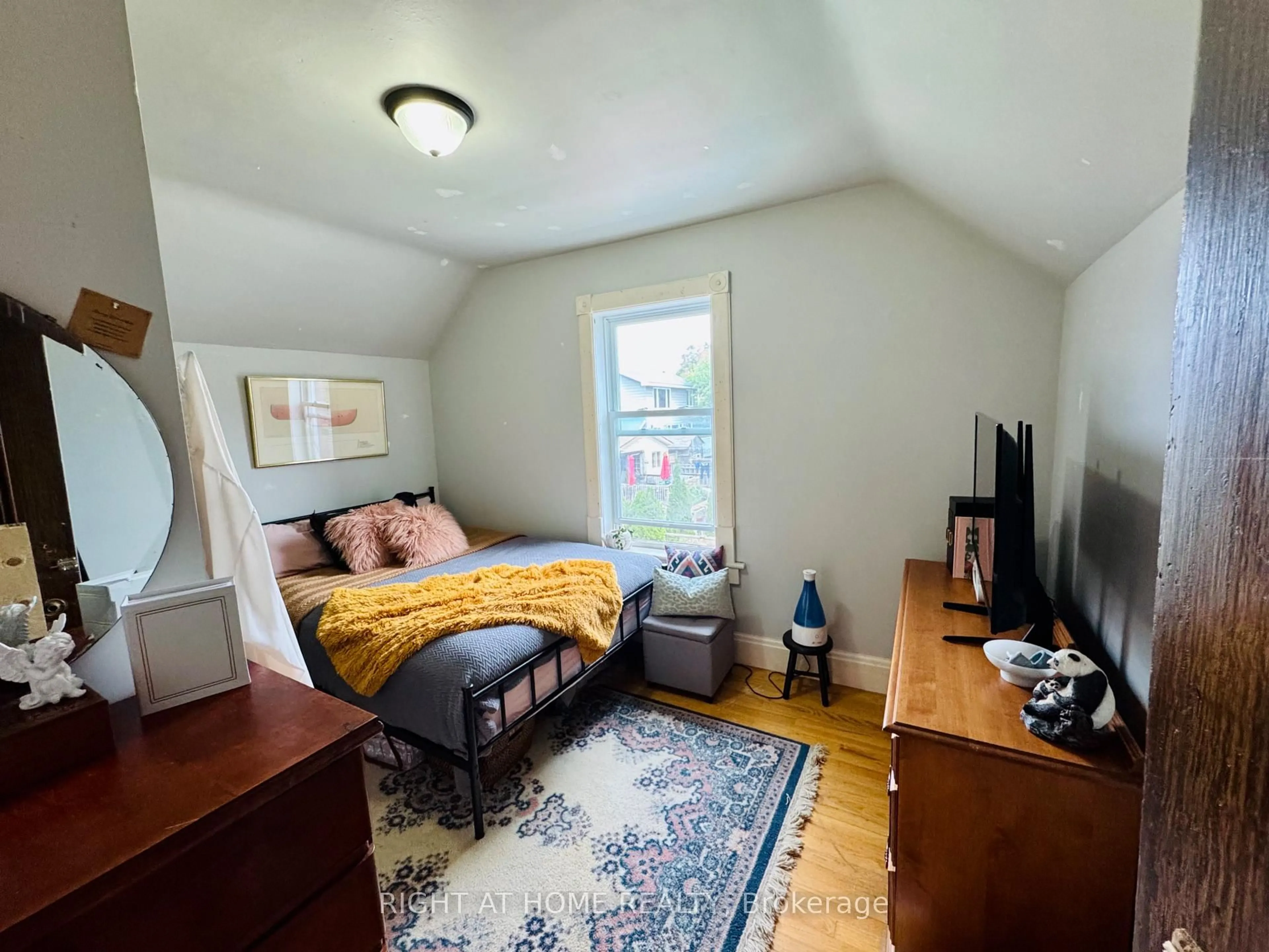 A pic of a room for 285 Manly St, Midland Ontario L4R 3C7