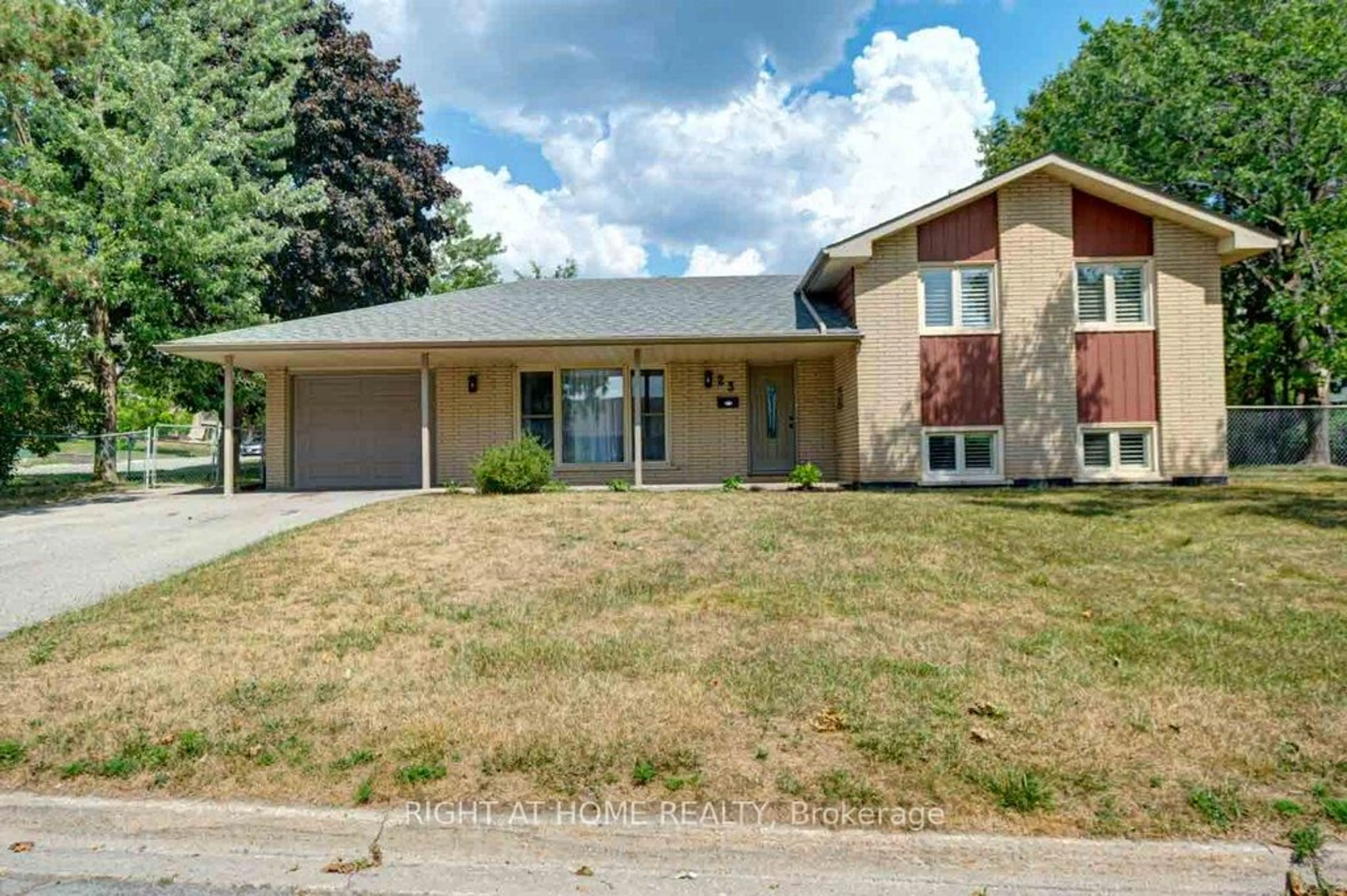 Unknown for 23 Blue Mound Dr, Barrie Ontario L4M 4B3