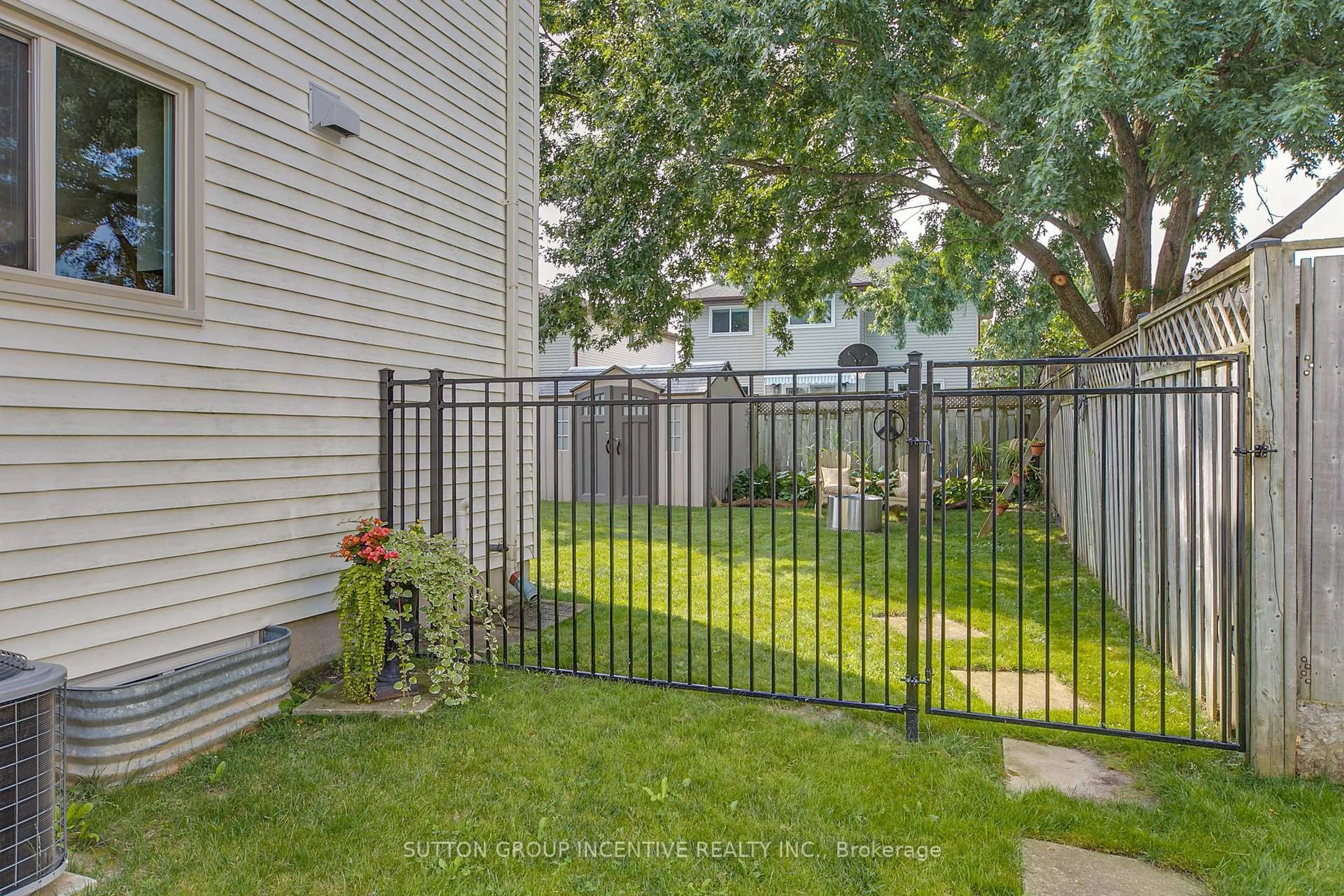 Patio, street for 25 Rosenfeld Dr, Barrie Ontario L4M 5X3