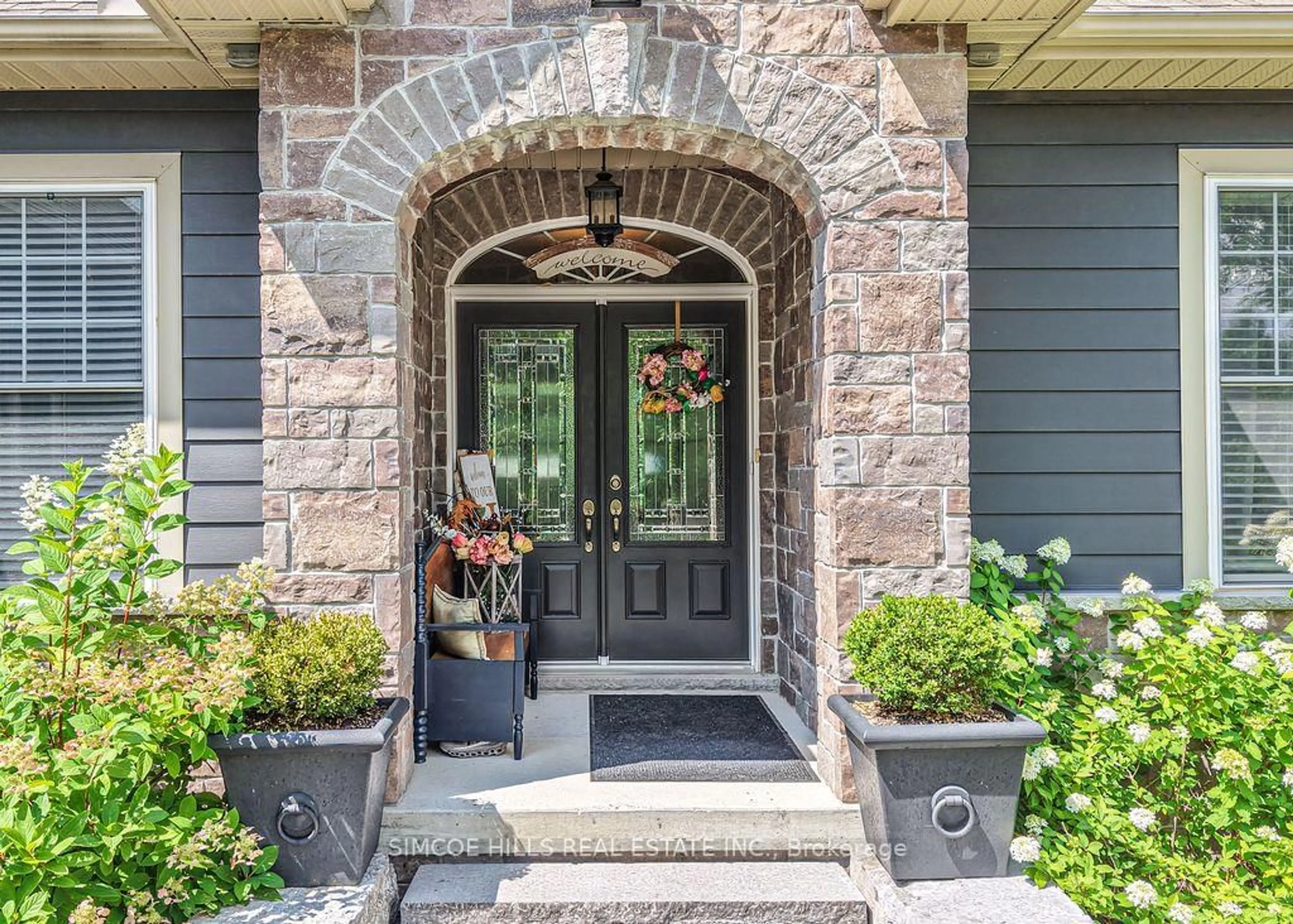Indoor entryway for 2117 ELANA Dr, Severn Ontario L3V 0C1