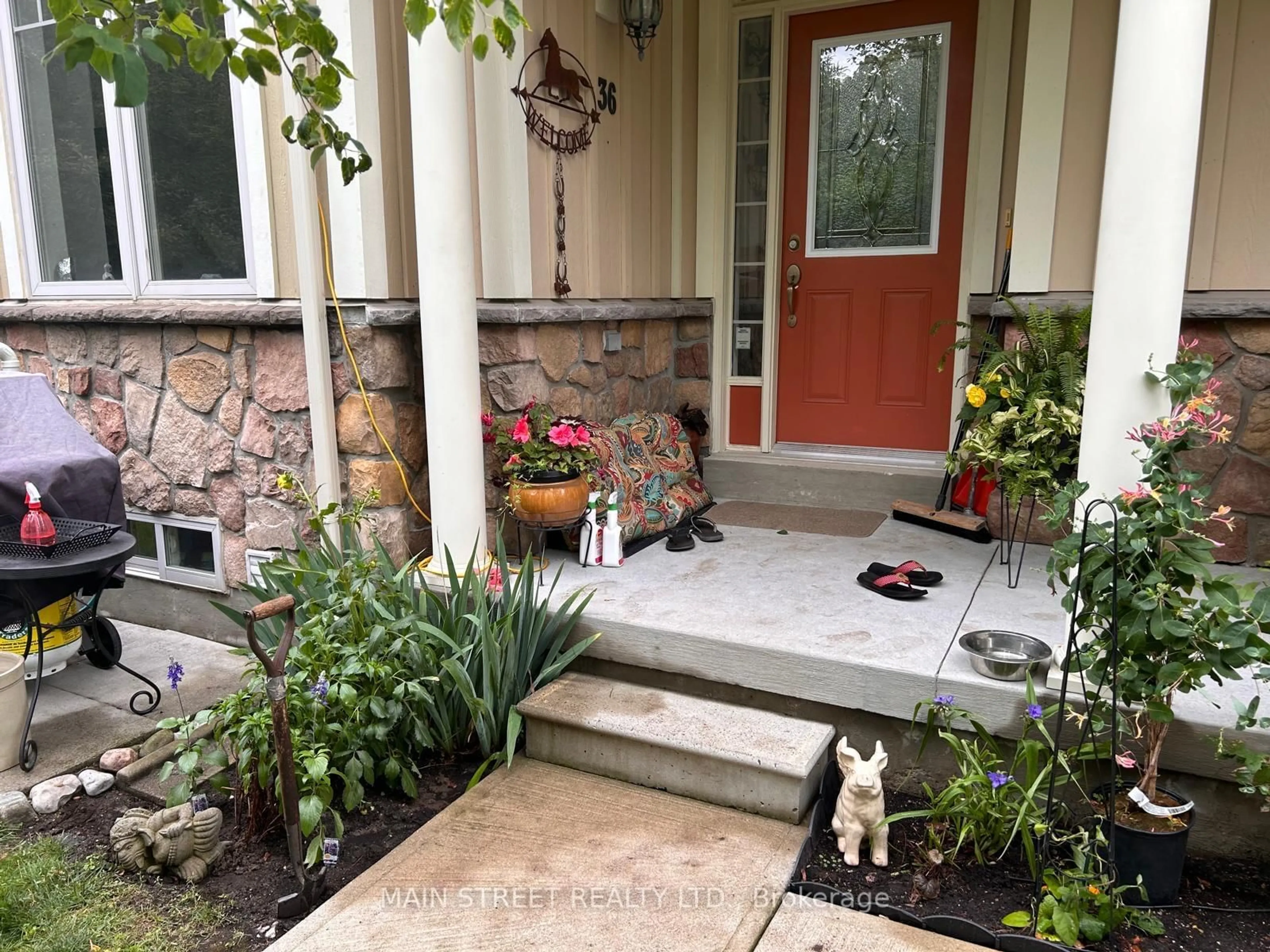 Indoor entryway for 36 Savannah Cres, Wasaga Beach Ontario L9Z 0E7