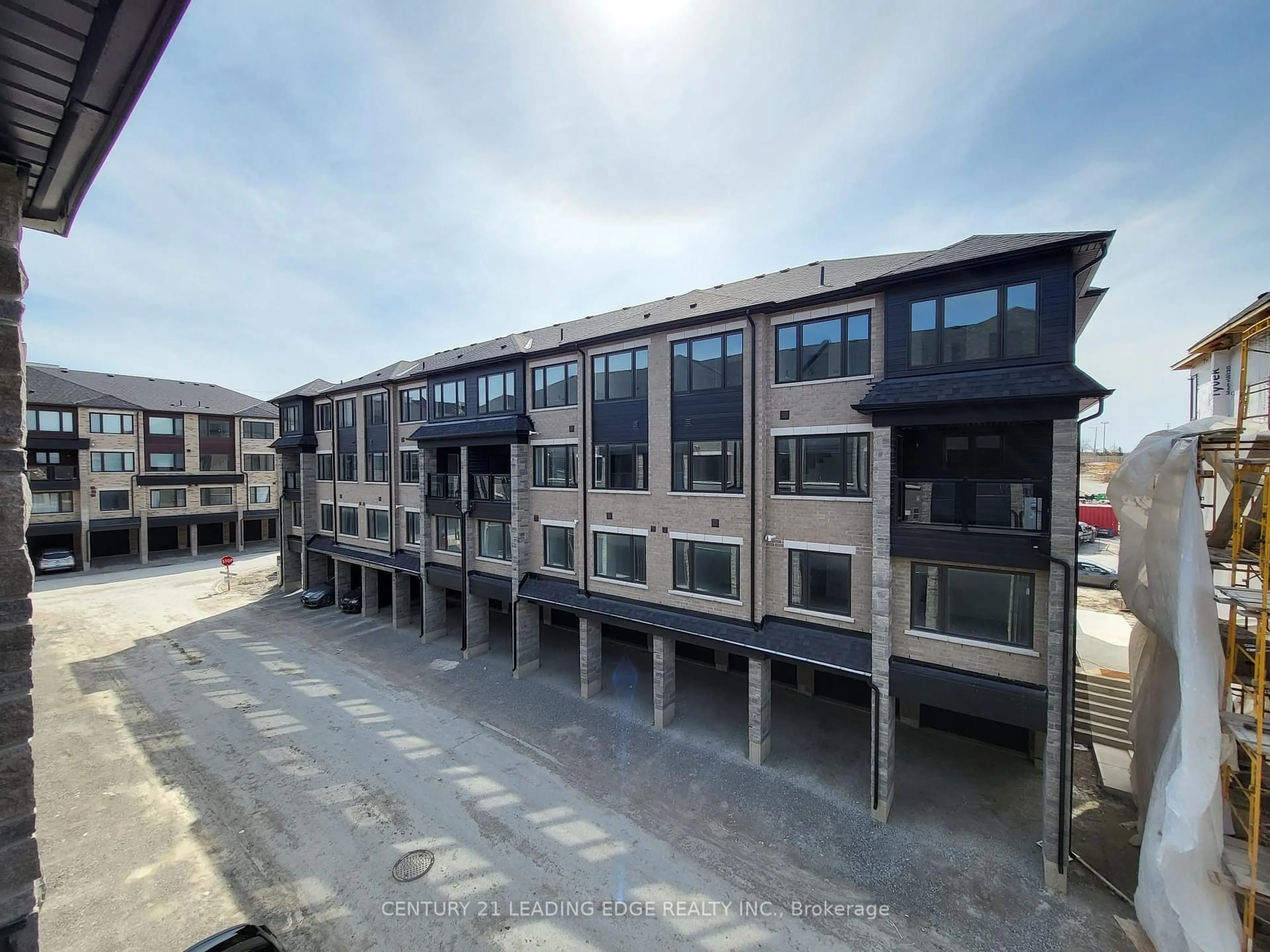 A pic from outside/outdoor area/front of a property/back of a property/a pic from drone, building for 27 MAGNOLIA Lane, Barrie Ontario L9J 0N9