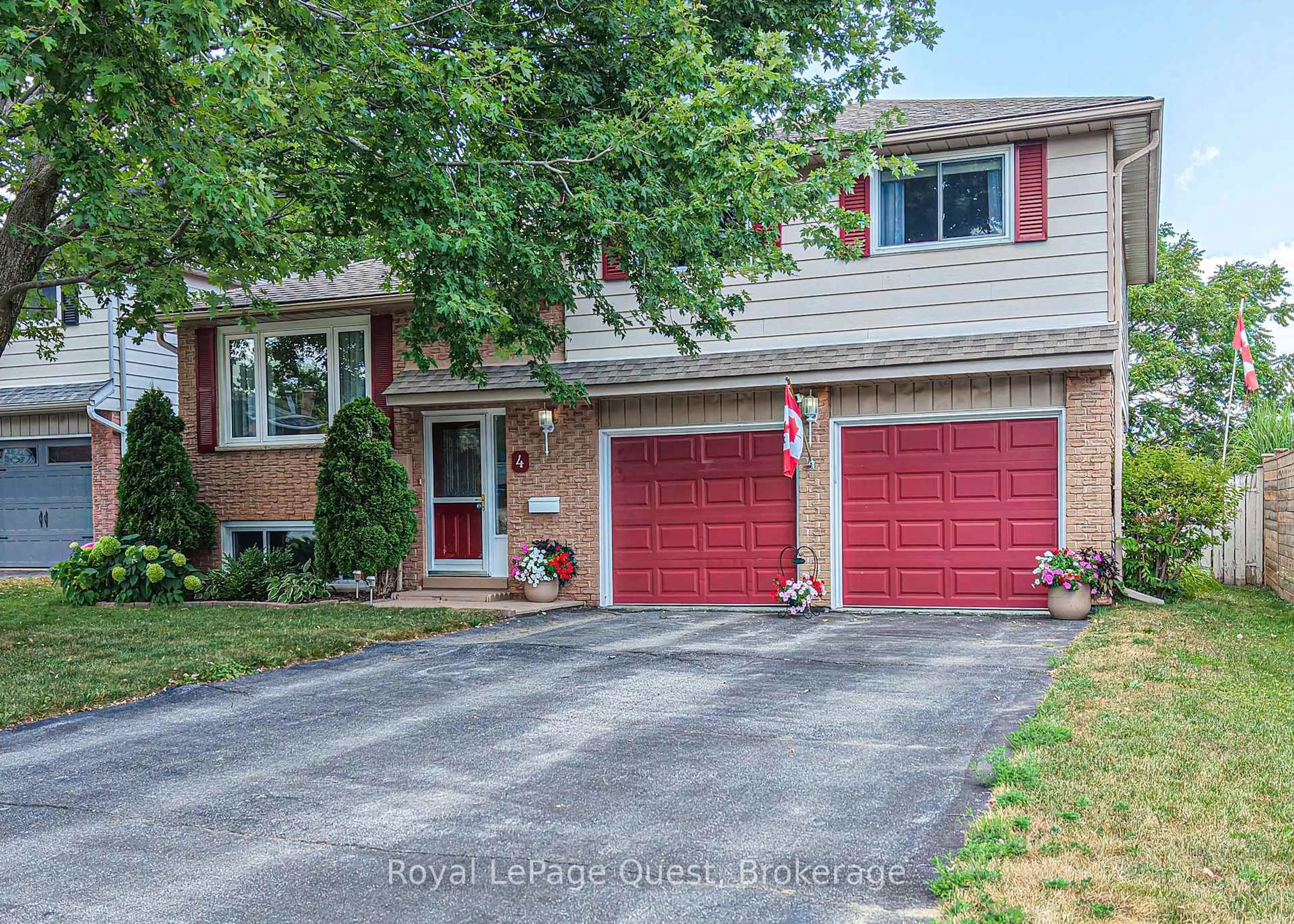 Home with brick exterior material, street for 4 Chestnut Pl, Orillia Ontario L3V 7N9