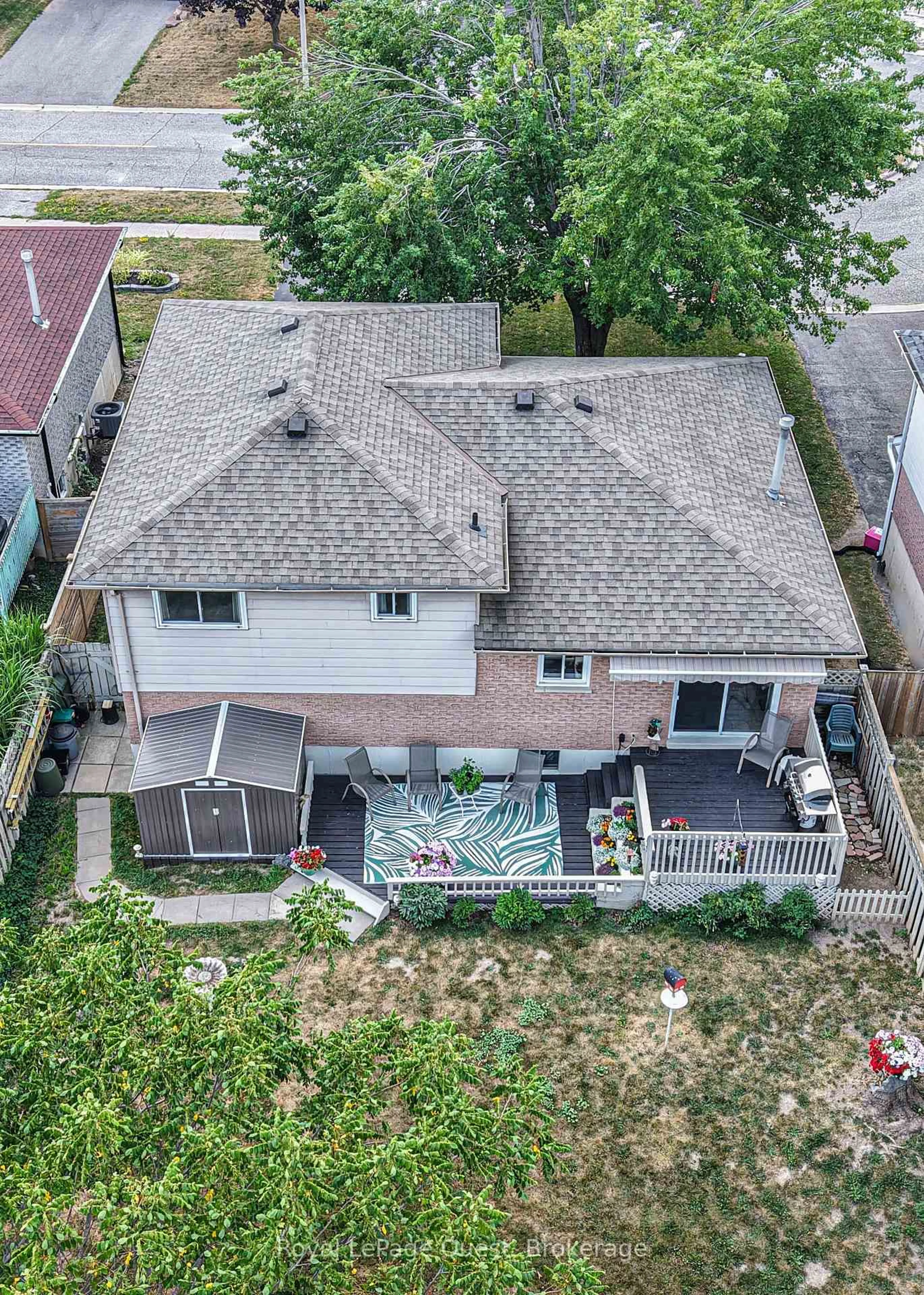 A pic from outside/outdoor area/front of a property/back of a property/a pic from drone, street for 4 Chestnut Pl, Orillia Ontario L3V 7N9