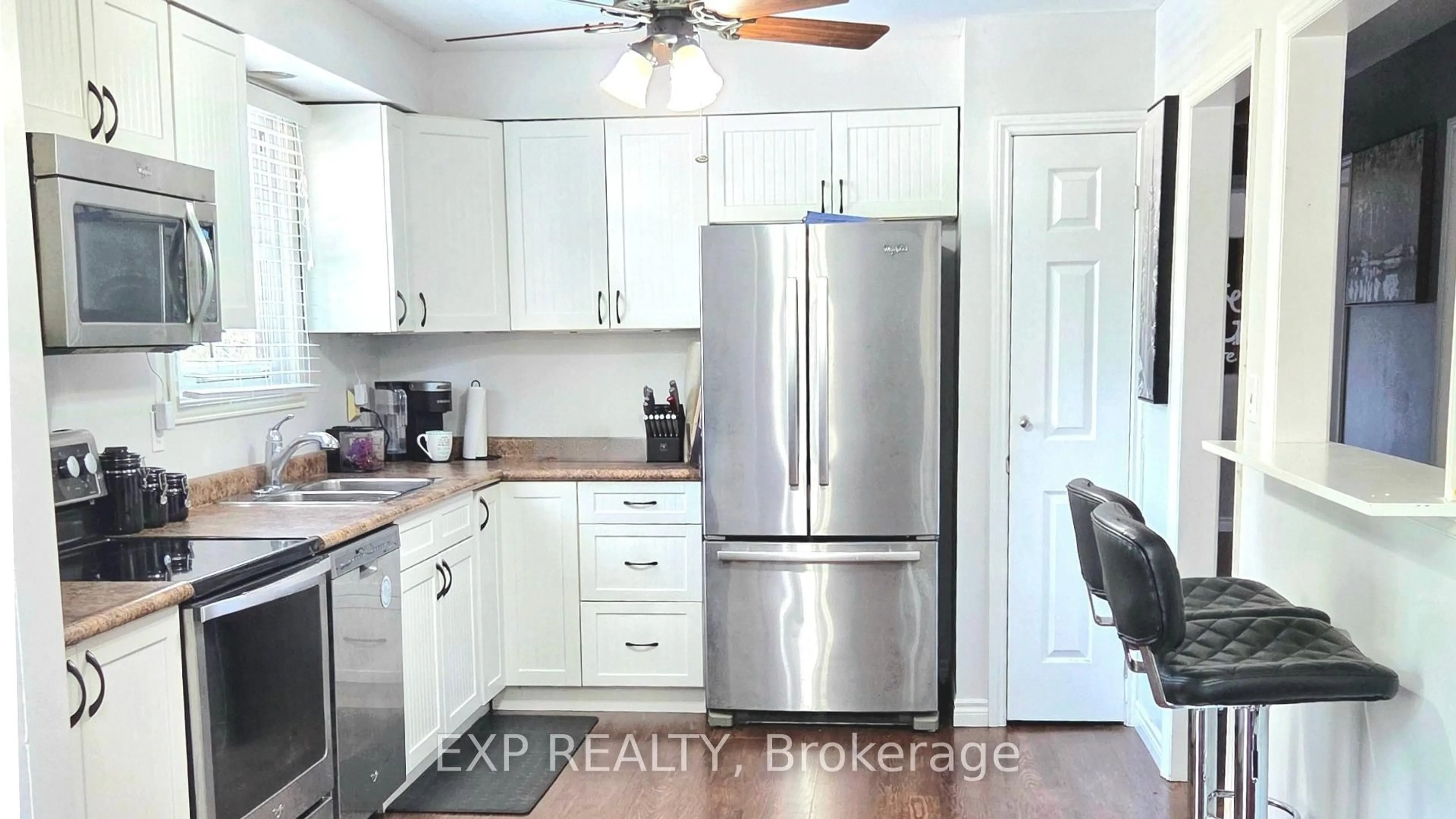 Open concept kitchen, wood/laminate floor for 440 Barrie Rd, Orillia Ontario L3V 6L9